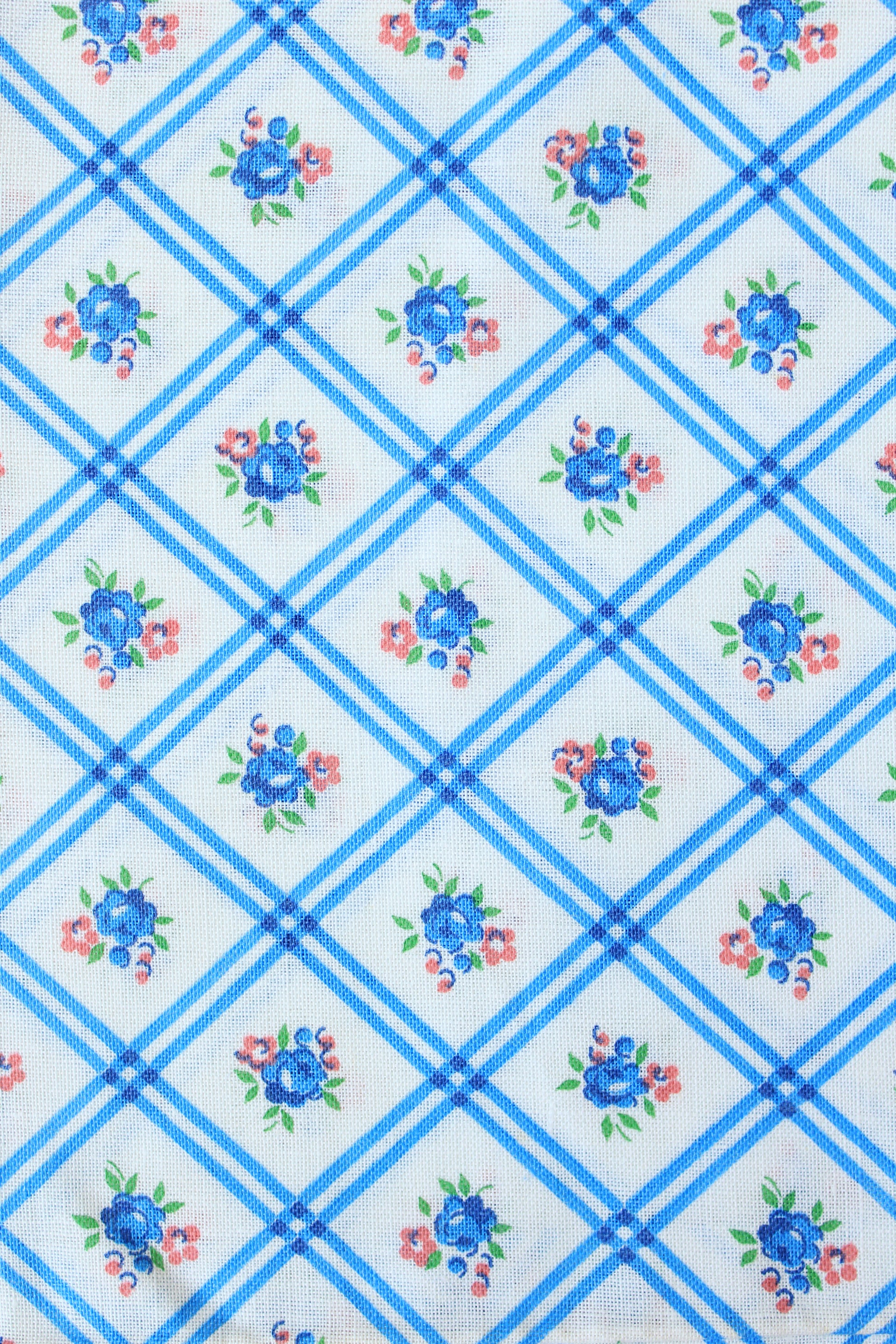 1940s Light Blue And White Floral Grid Feedsack, Vintage Summer Sewing/Quilting Fabric