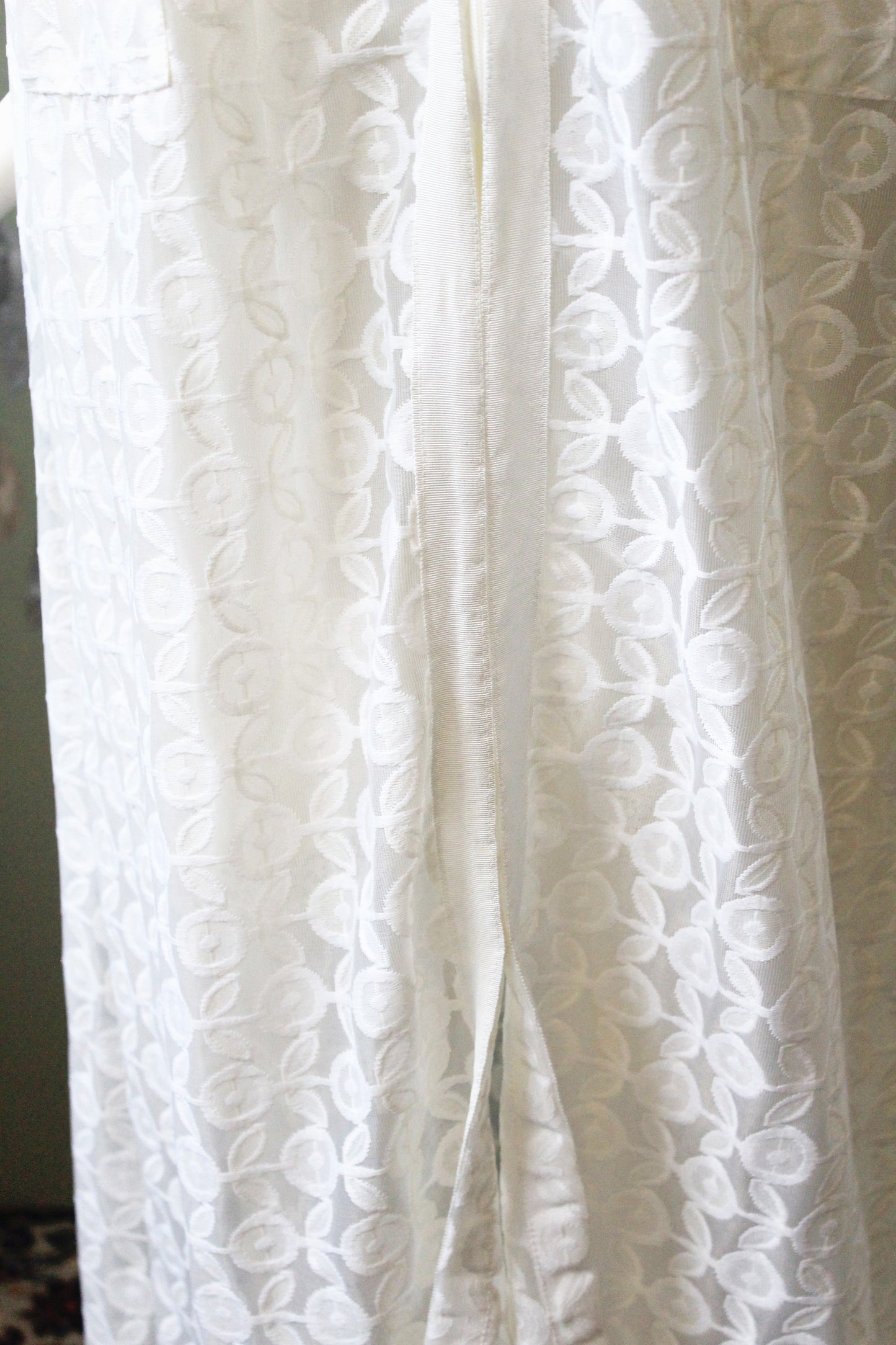 1970s Long Semi Sheer Simple Flower White Robe, Small