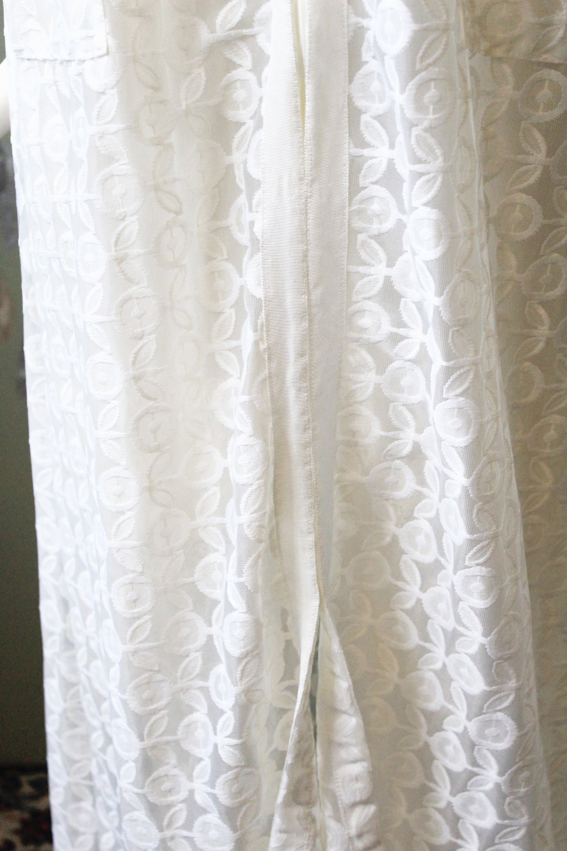 1970s Long Semi Sheer Simple Flower White Robe, Small
