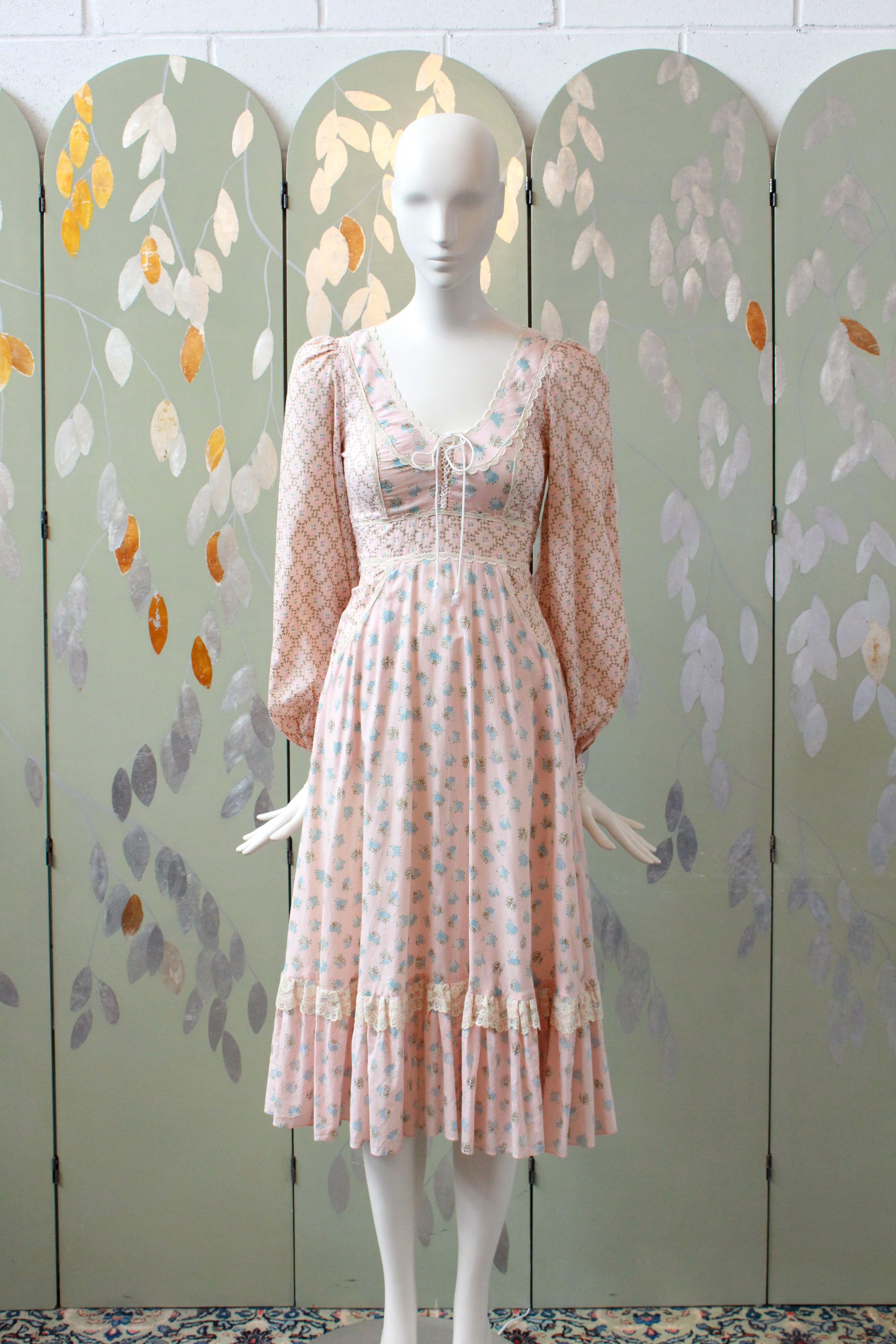 Vintage 1970s Pink Floral GUNNE SAX Peasant Style Dress With 
