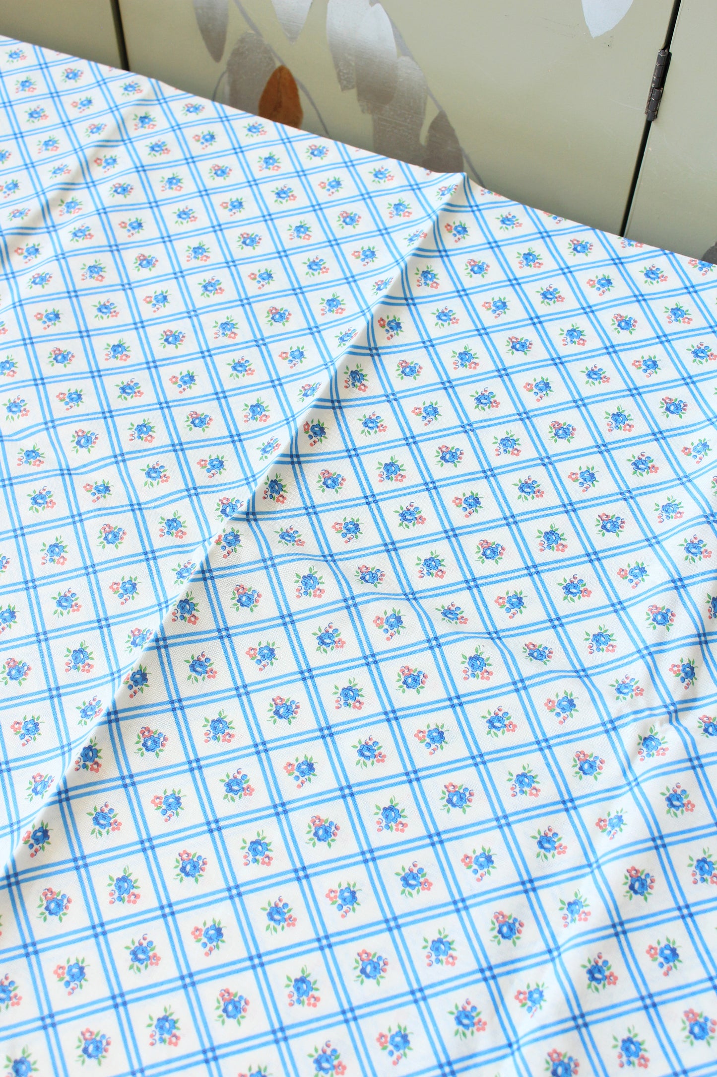1940s Light Blue And White Floral Grid Feedsack, Vintage Summer Sewing/Quilting Fabric