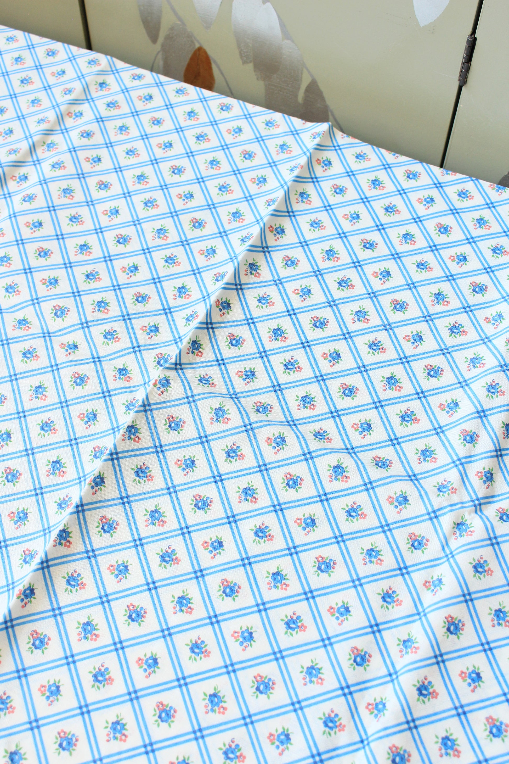 1940s Light Blue And White Floral Grid Feedsack, Vintage Summer Sewing/Quilting Fabric