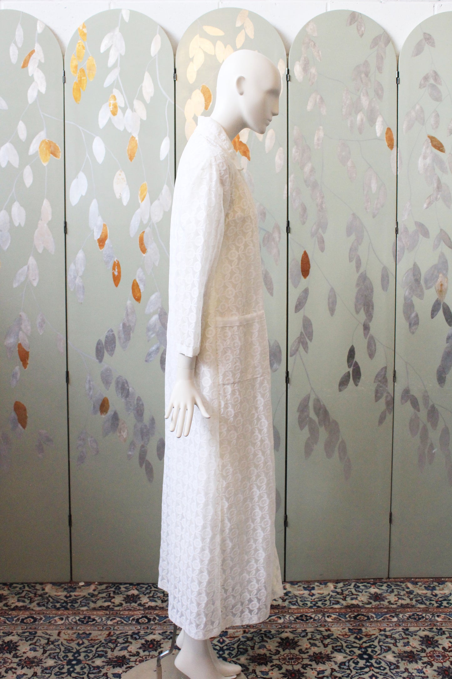 1970s Long Semi Sheer Simple Flower White Robe, Small