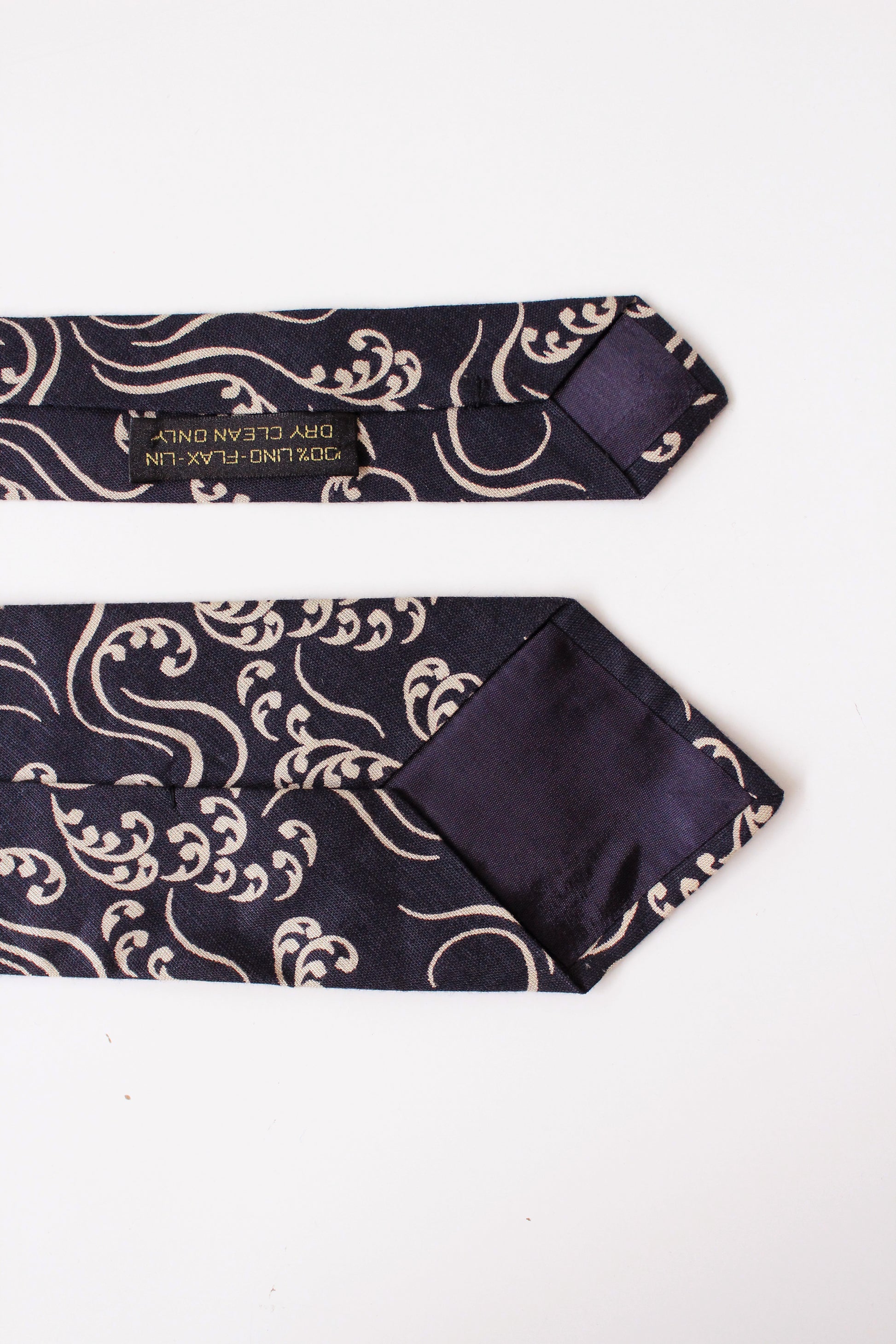 1990s Giorgio Armani Black And White Leaf Swirl Designer Tie