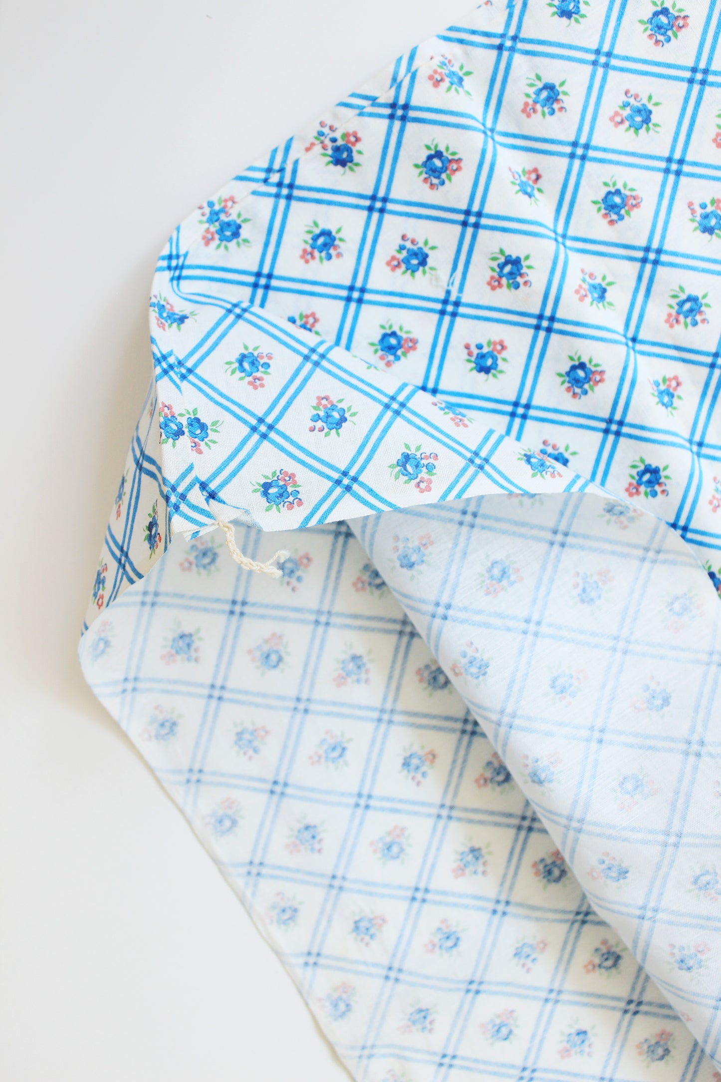 1940s Light Blue And White Floral Grid Feedsack, Vintage Summer Sewing/Quilting Fabric