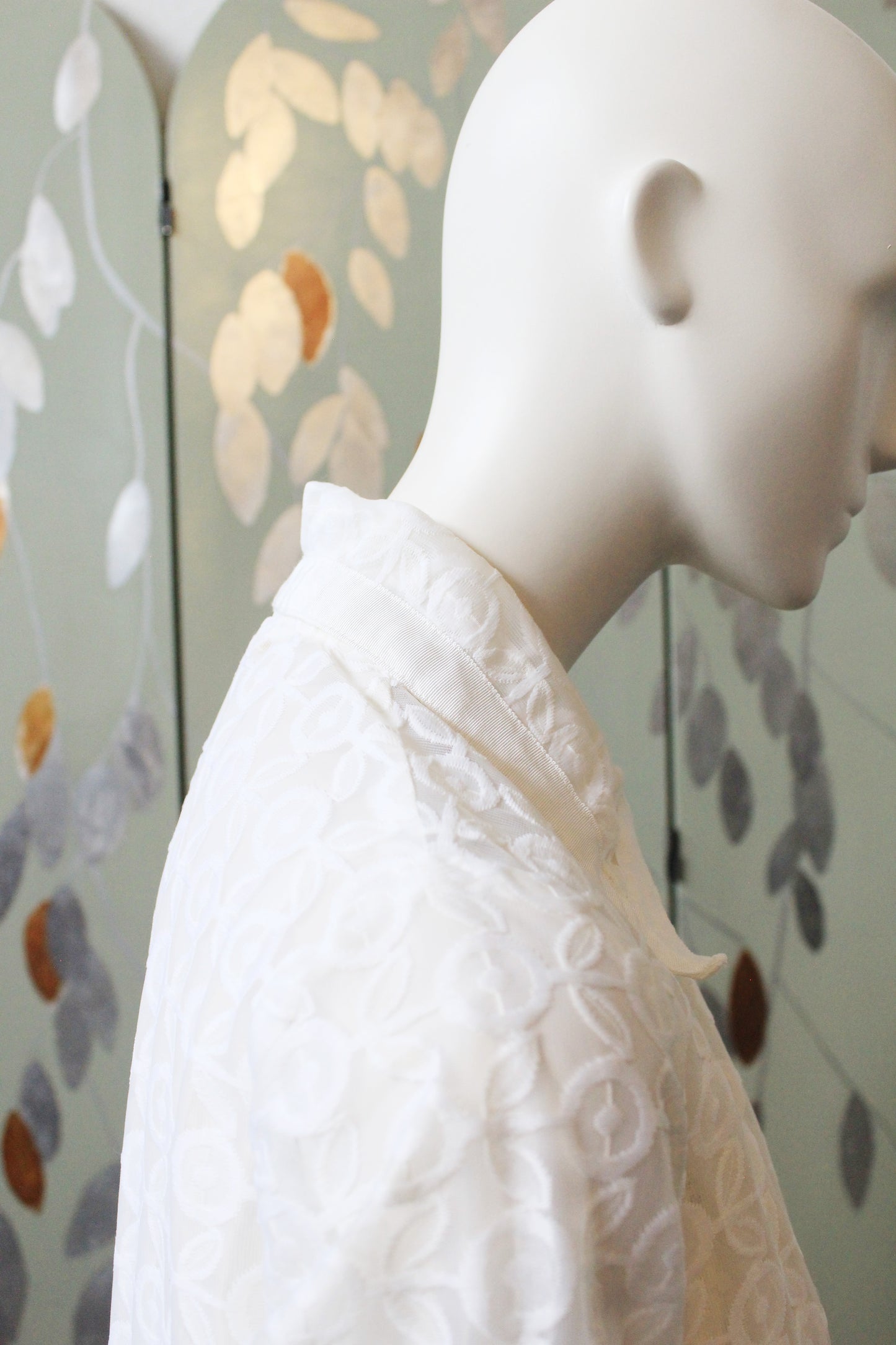 1970s Long Semi Sheer Simple Flower White Robe, Small