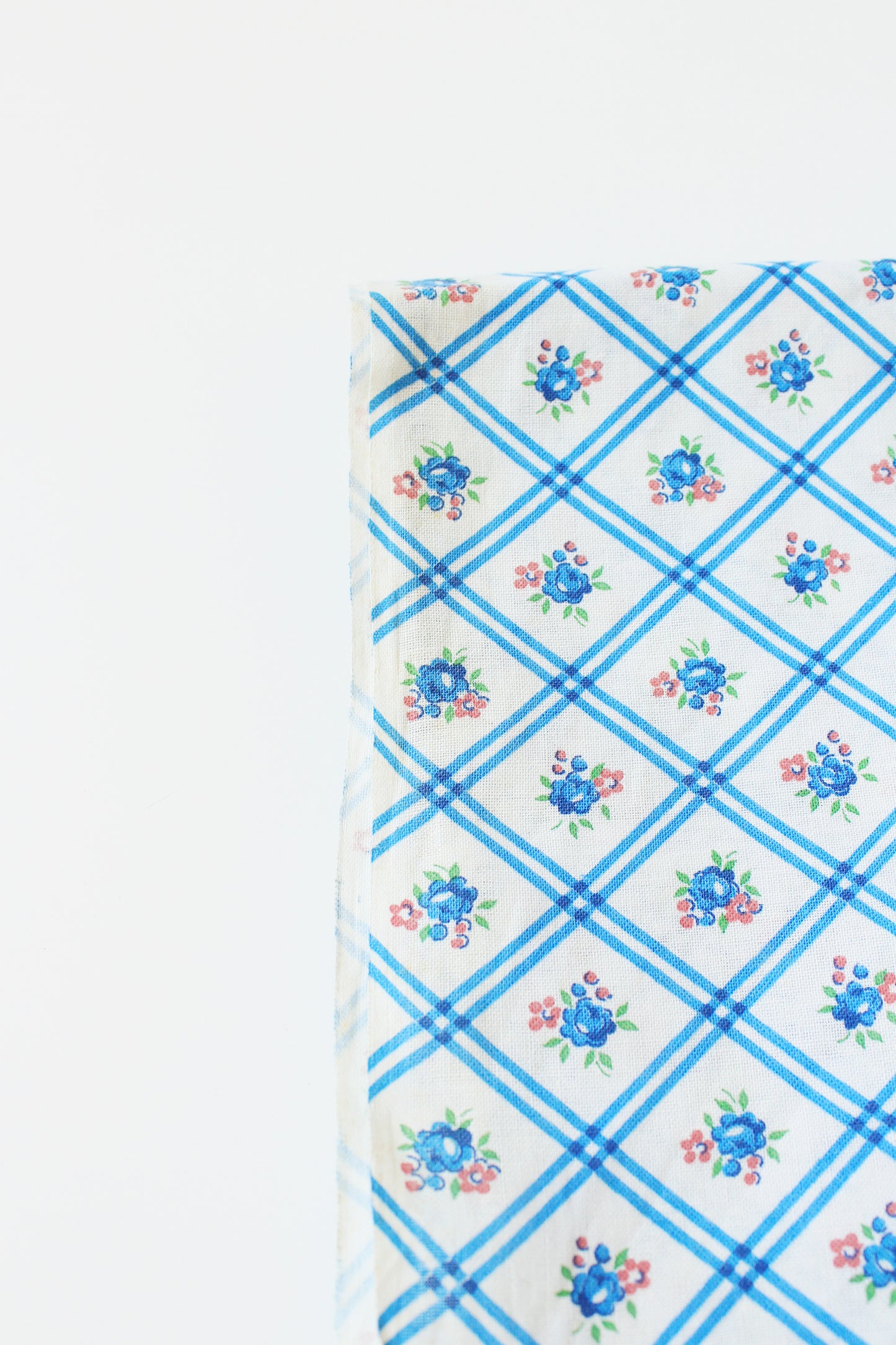 1940s Light Blue And White Floral Grid Feedsack, Vintage Summer Sewing/Quilting Fabric