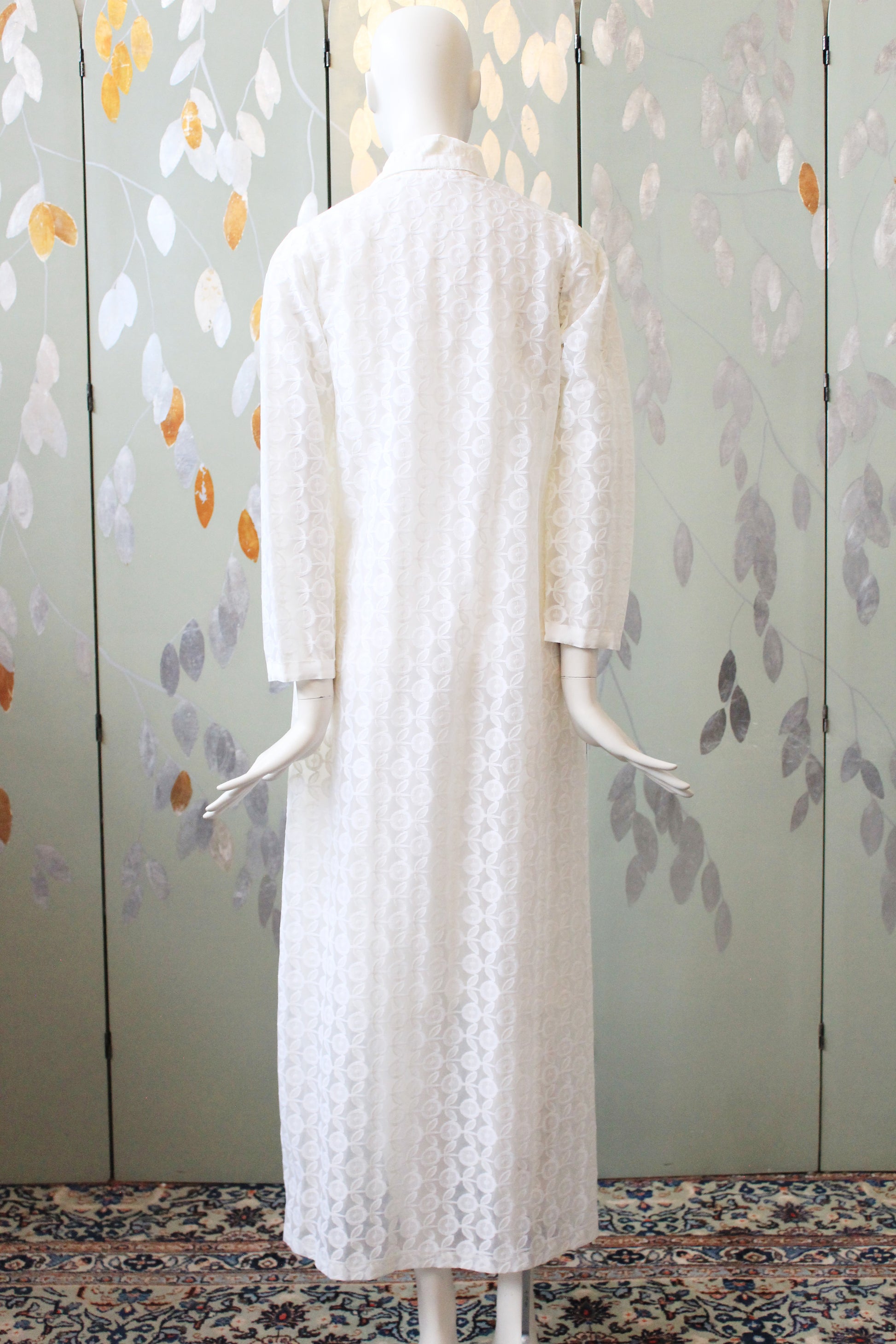 1970s Long Semi Sheer Simple Flower White Robe, Small