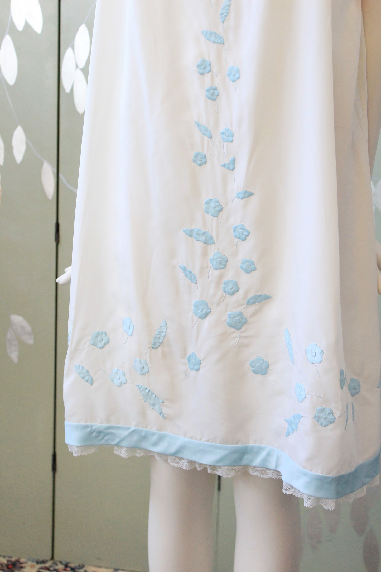 1960s Babydoll Nightgown In White With Light Blue Flowers, Large