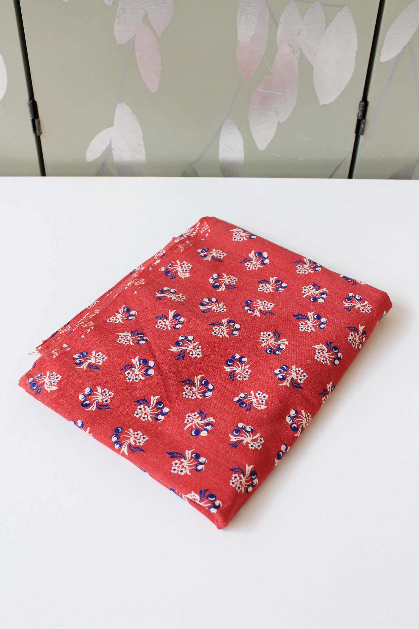 1940s Muted Maroon With Ditsy Flower Cotton Sewing Fabric, 3.7 Yards