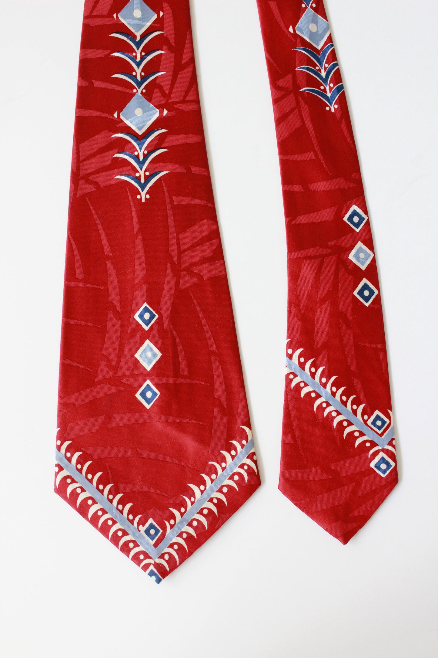 Vintage Early 1950s Rayon Tie In Red With Light Blue Symmetrical Design