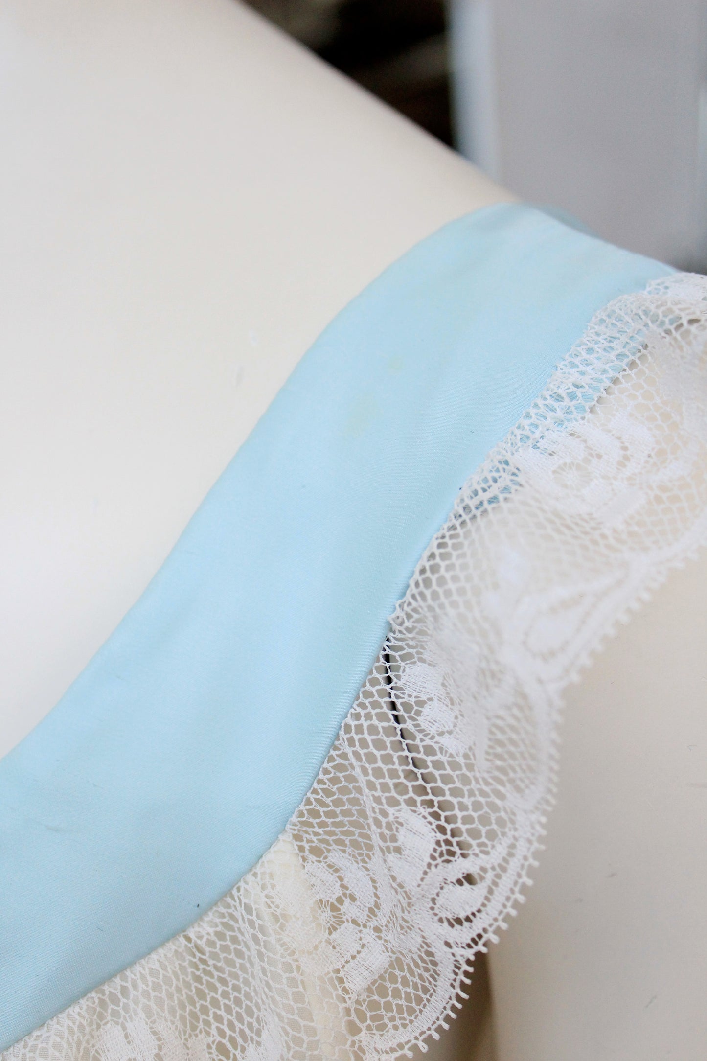 1960s Babydoll Nightgown In White With Light Blue Flowers, Large