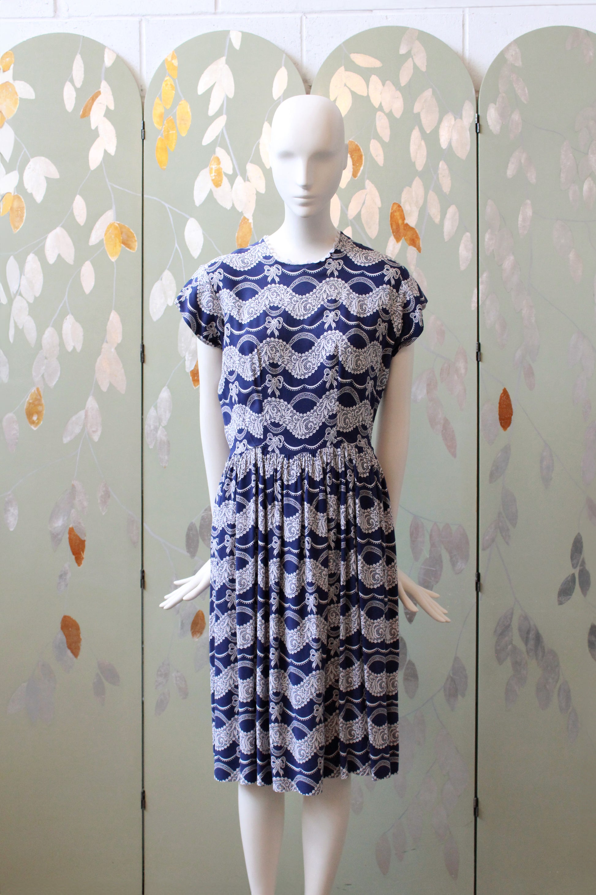 1940s Blue Dress With White Lace And Bow Novelty Print, Medium 