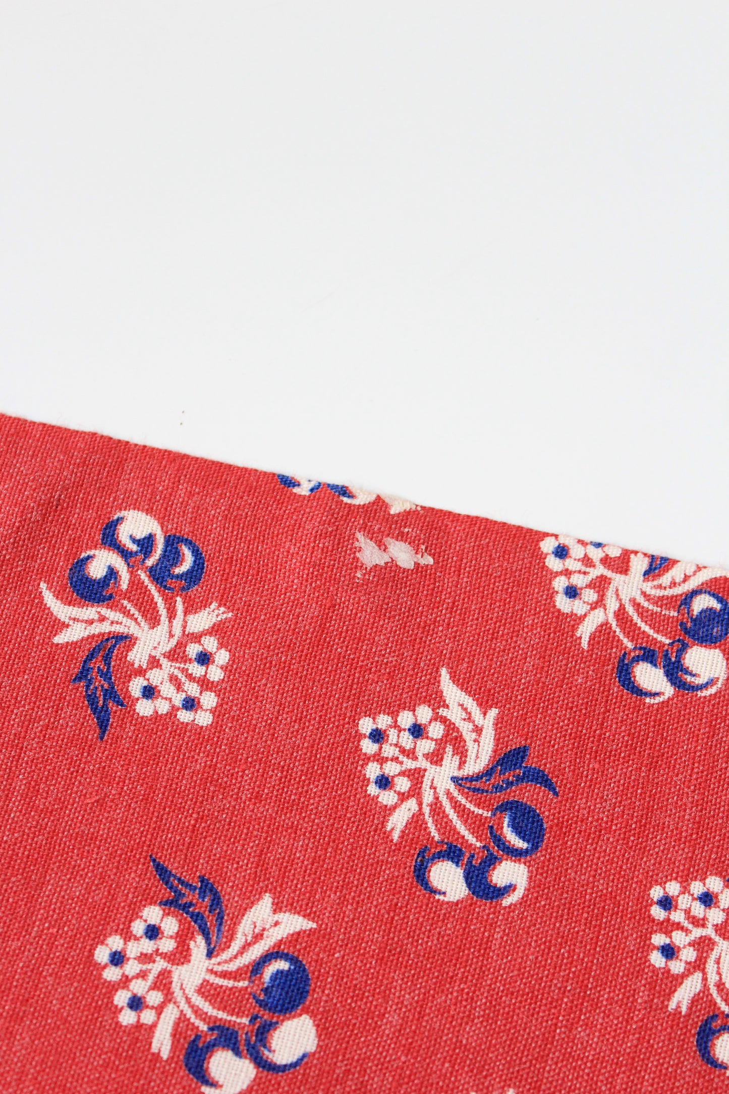 1940s Muted Maroon With Ditsy Flower Cotton Sewing Fabric, 3.7 Yards