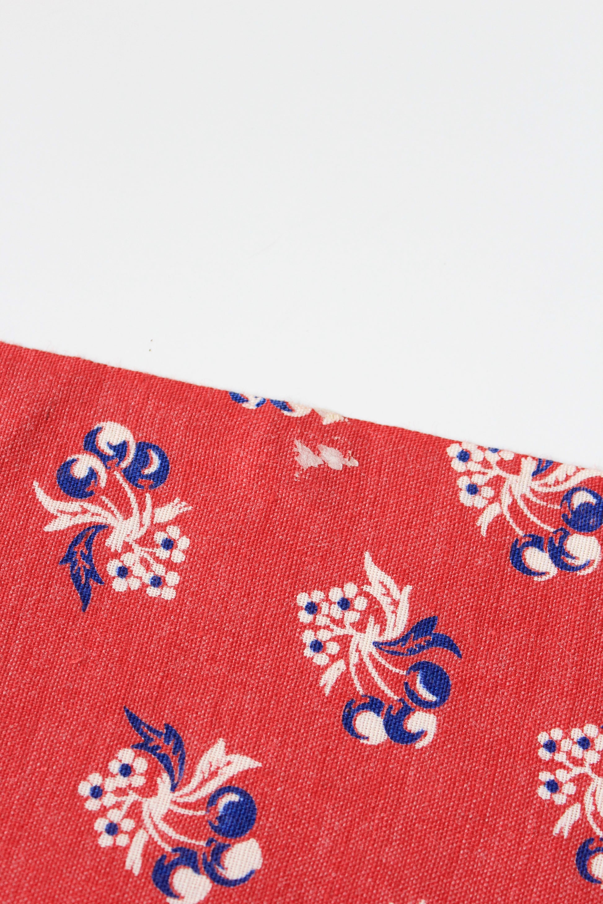 1940s Muted Maroon With Ditsy Flower Cotton Sewing Fabric, 3.7 Yards