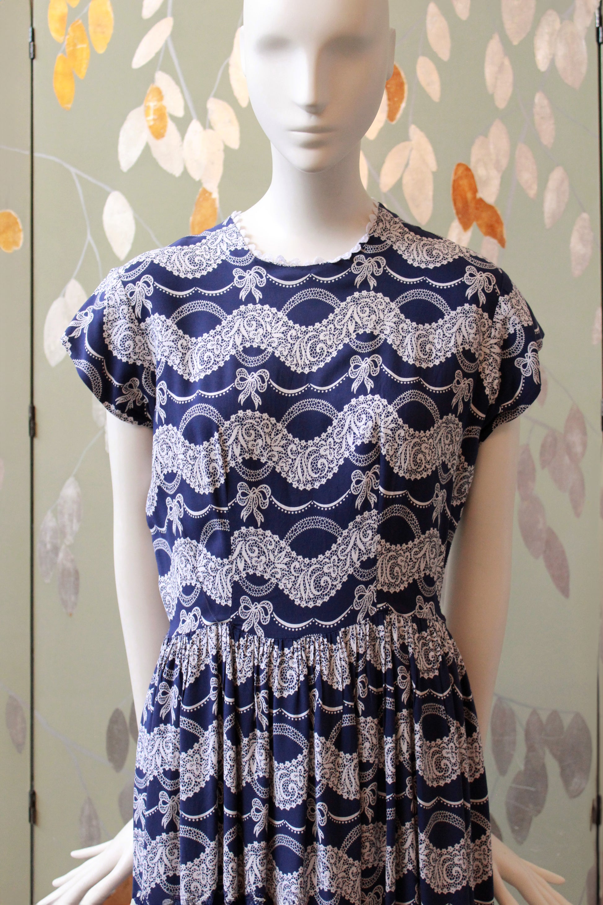 1940s Blue Dress With White Lace And Bow Novelty Print, Medium 