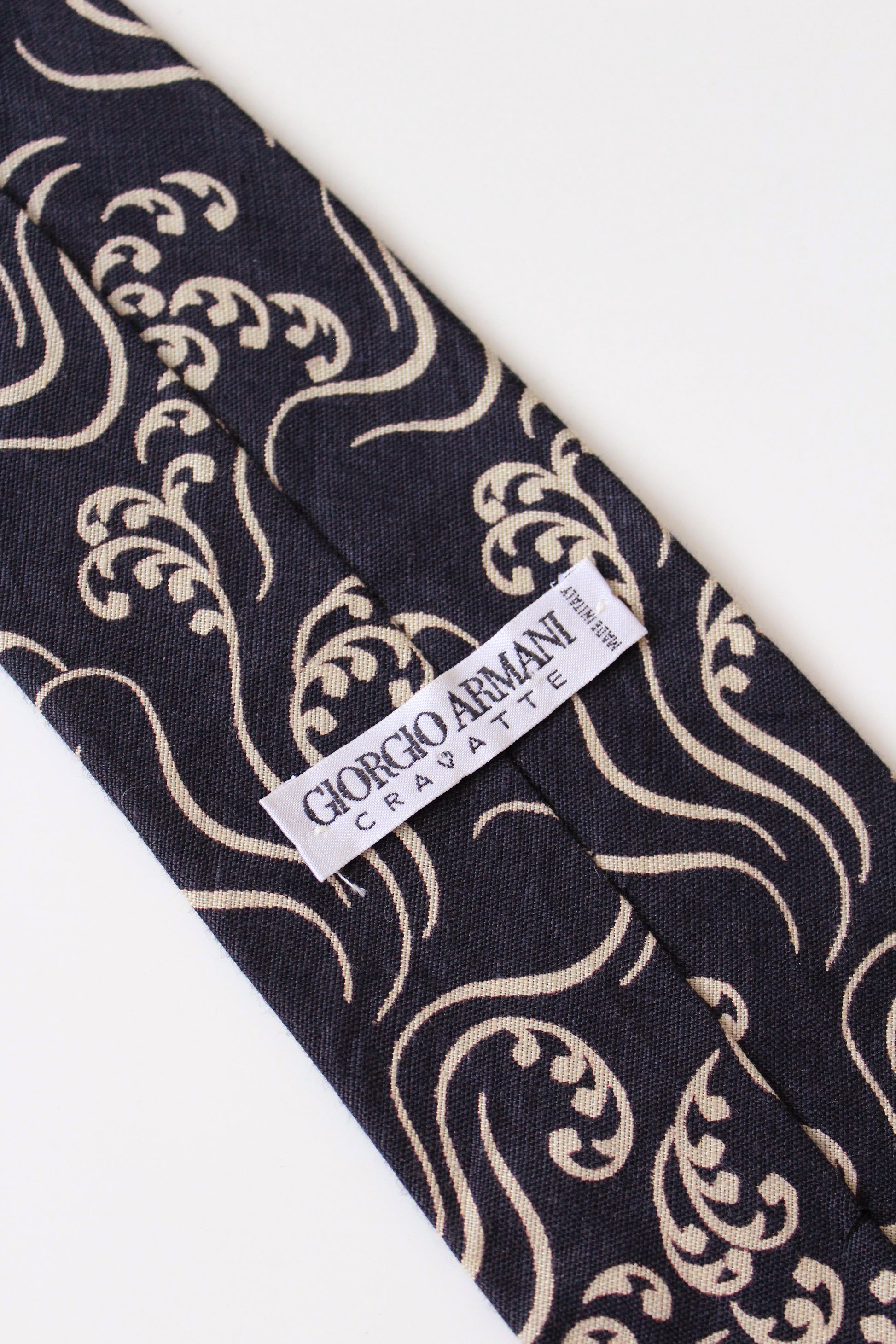 1990s Giorgio Armani Black And White Leaf Swirl Designer Tie
