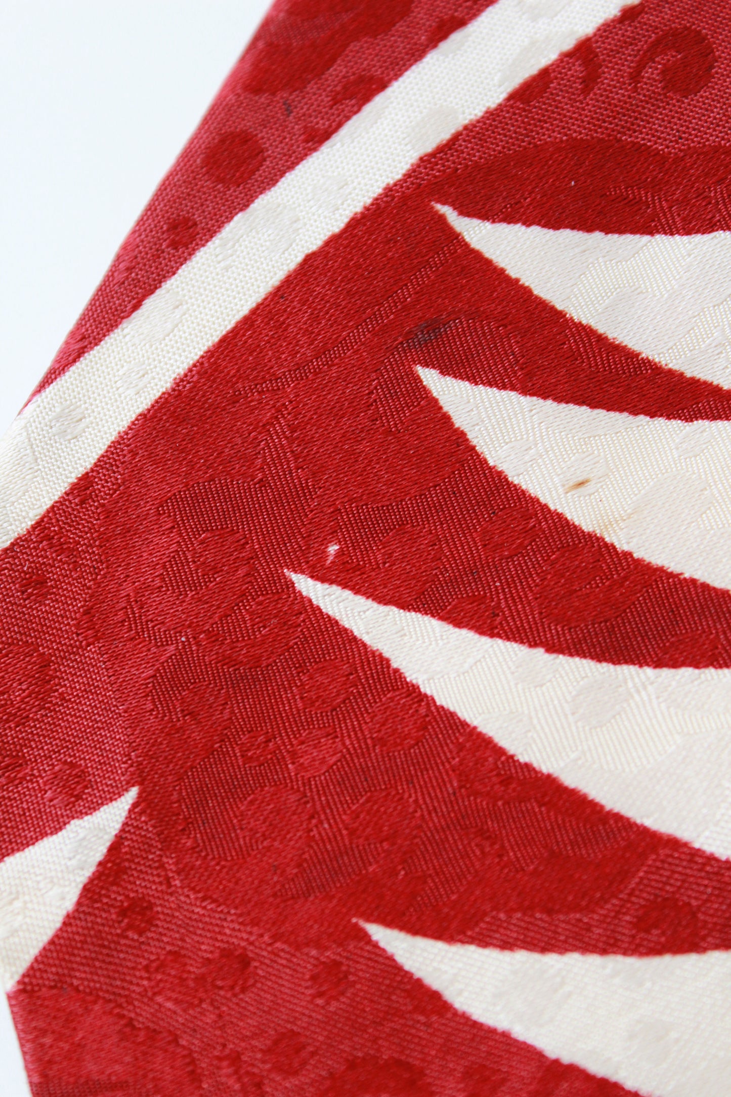 Vintage Late 1940s Red and Cream Rayon Tie With Zig Zag Pattern