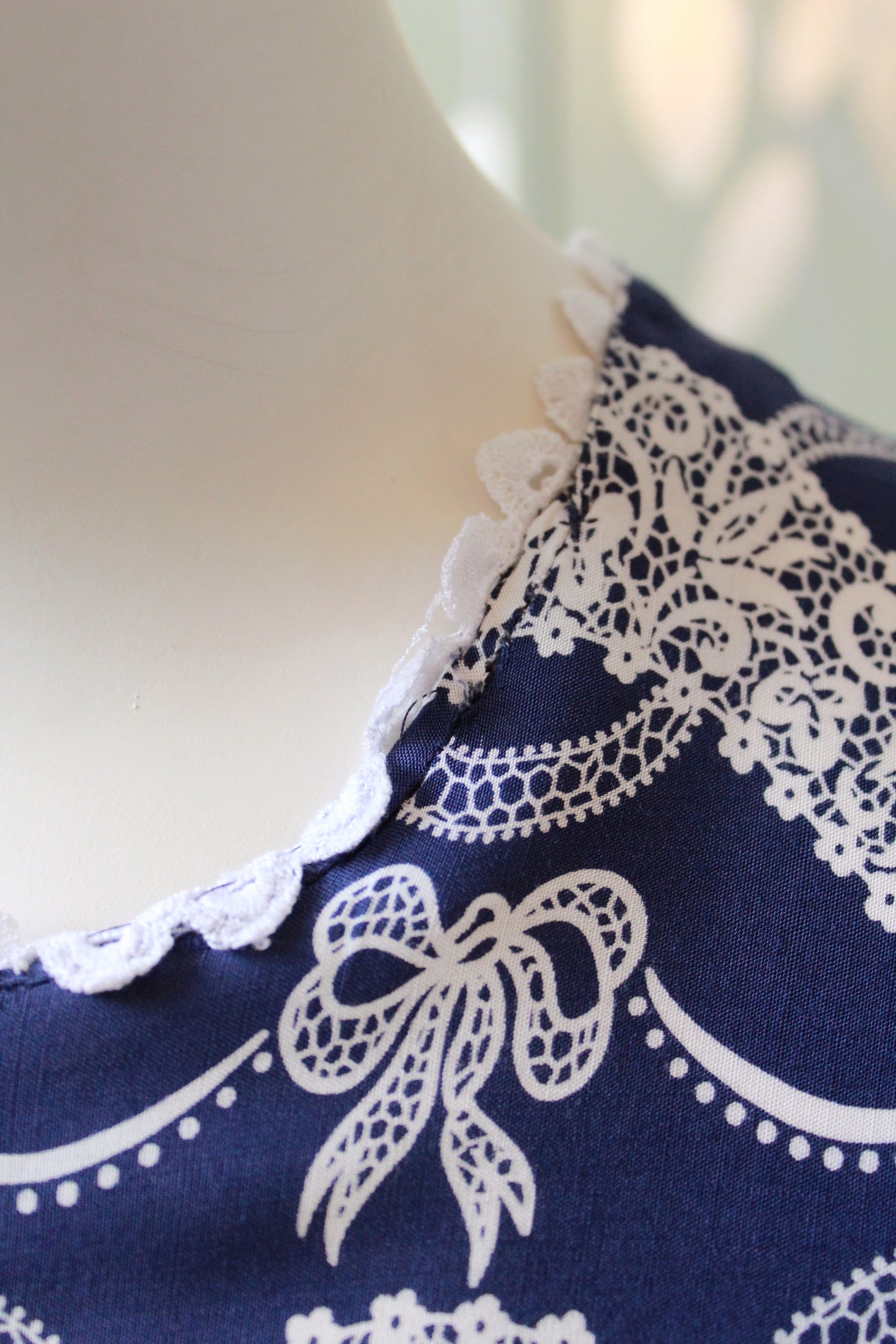 1940s Blue Dress With White Lace And Bow Novelty Print, Medium 
