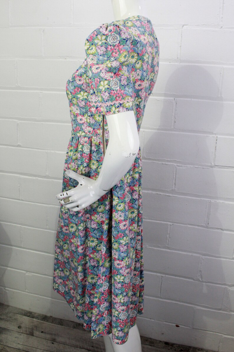 1950s floral print cotton dress with puff sleeves and plastic pink flower buttons, gathered skirt