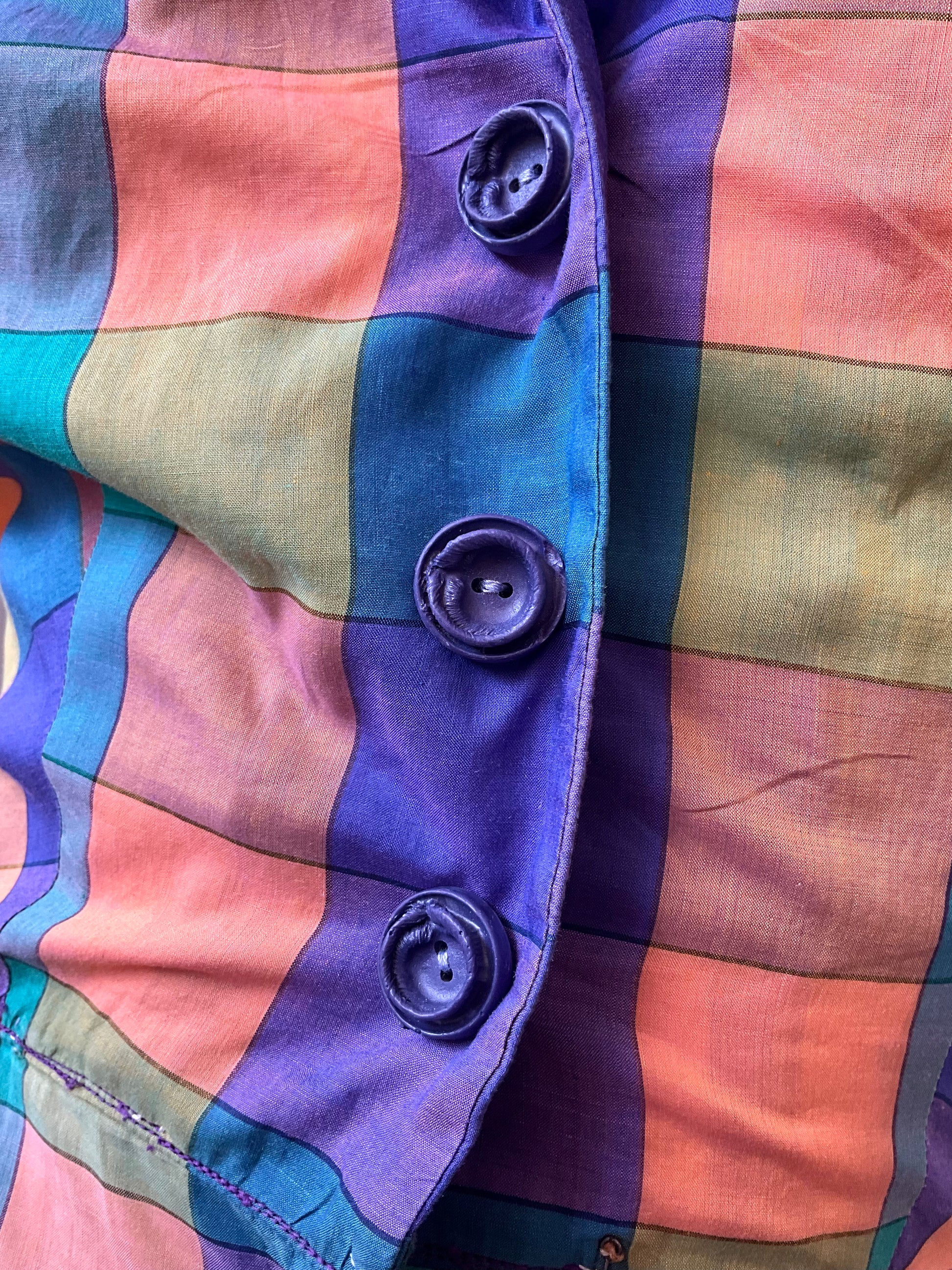 Multicolored fabric with a button detail