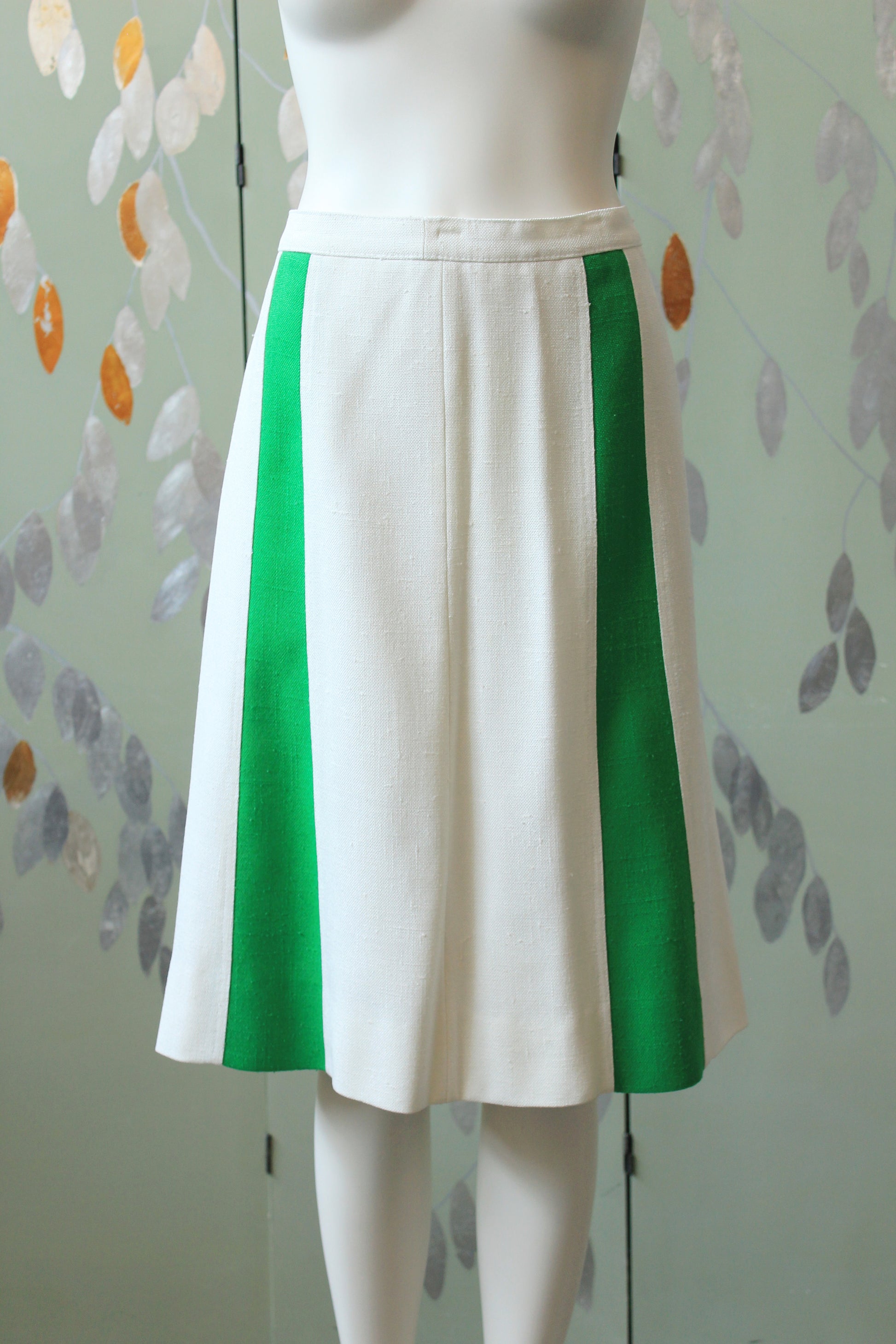 1970s/80s Sporty Anne Klein White/Green Skirt And Jacket 2 PC Matching Set, Large