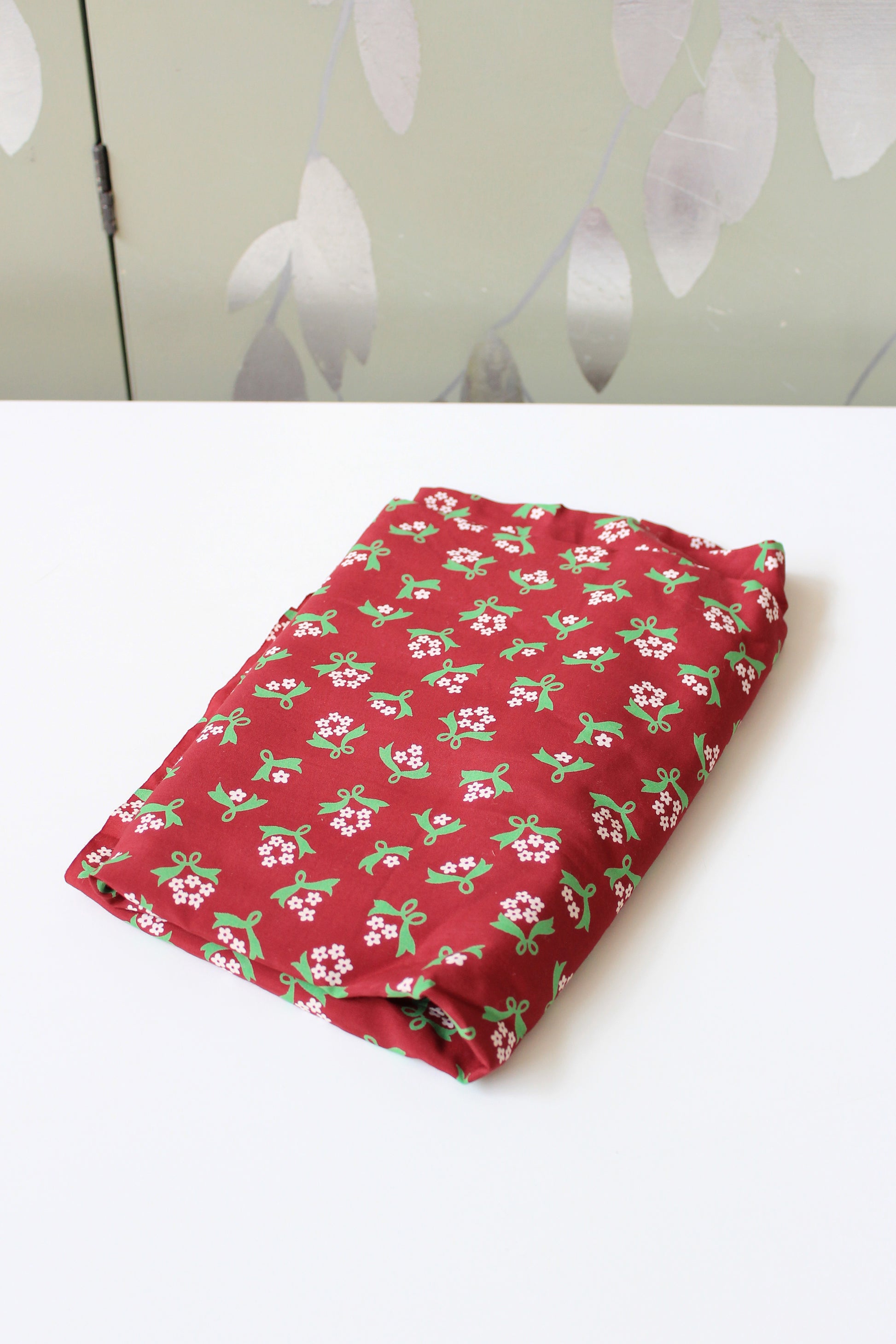 1940s Burgundy With White And Green Ditsy Flower Print Rayon, 3.8 Yards