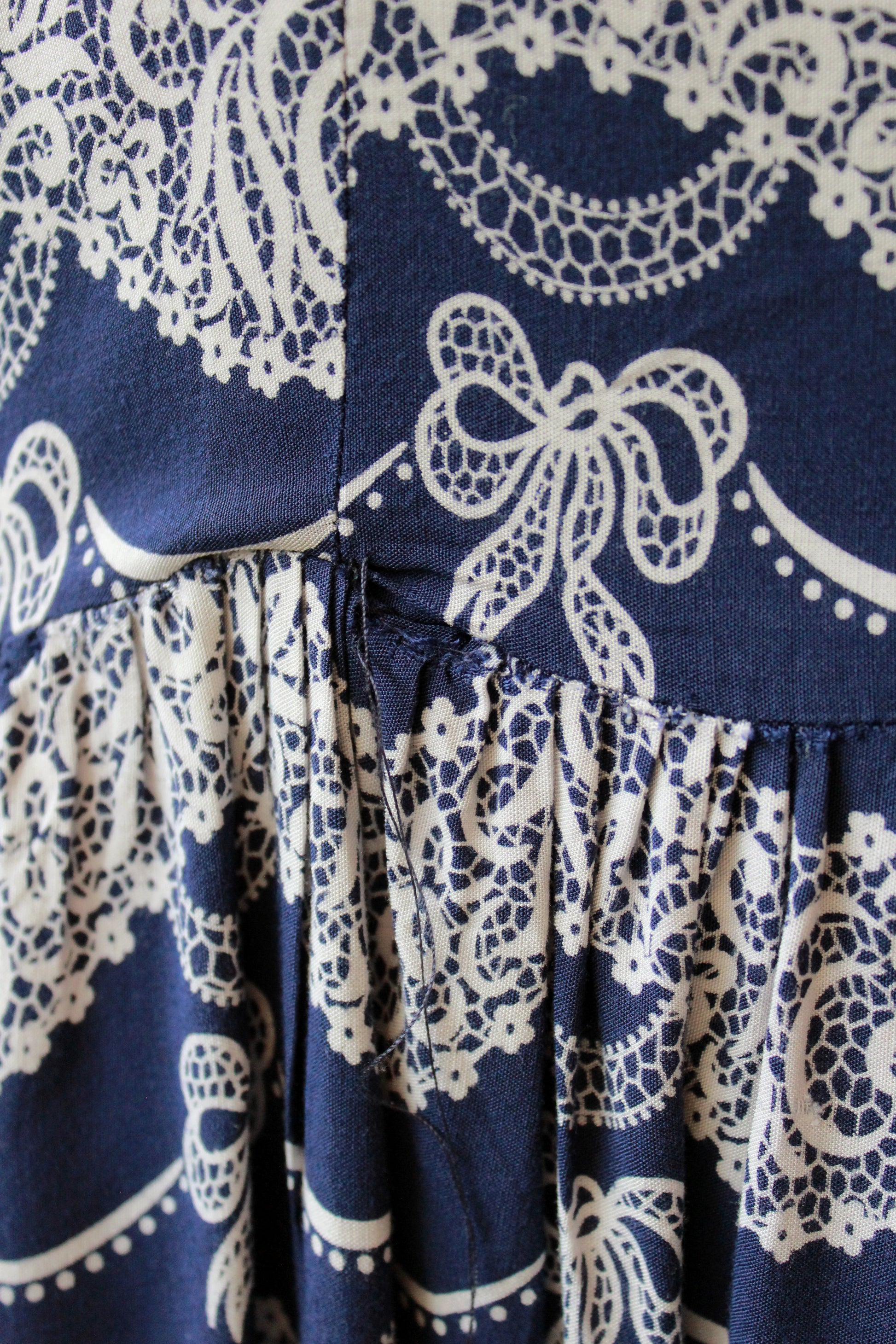 1940s Blue Dress With White Lace And Bow Novelty Print, Medium 