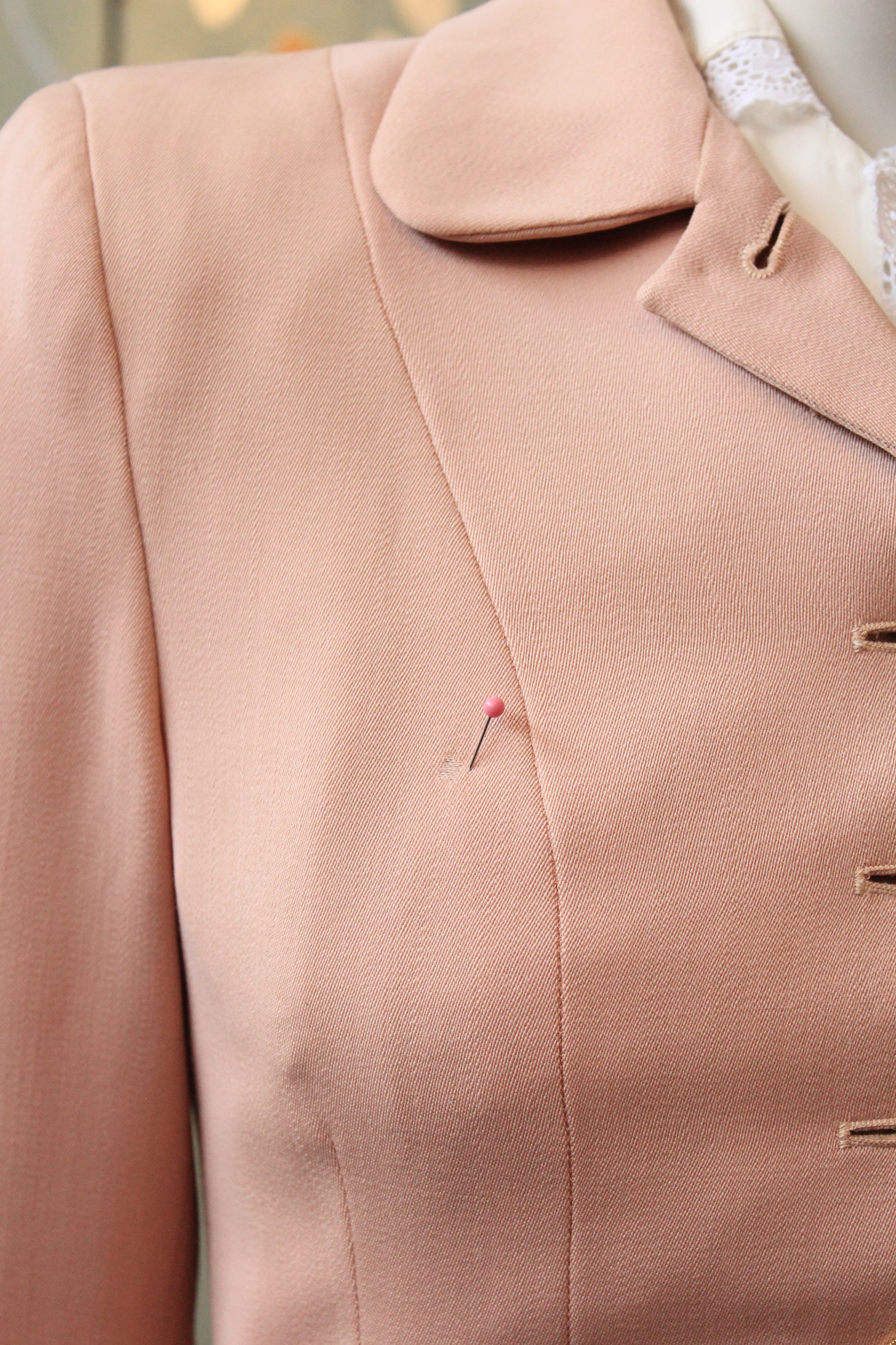 Vintage 1950s Fitted Blush Pink Daytime Spring Skirt Suit Set, XS