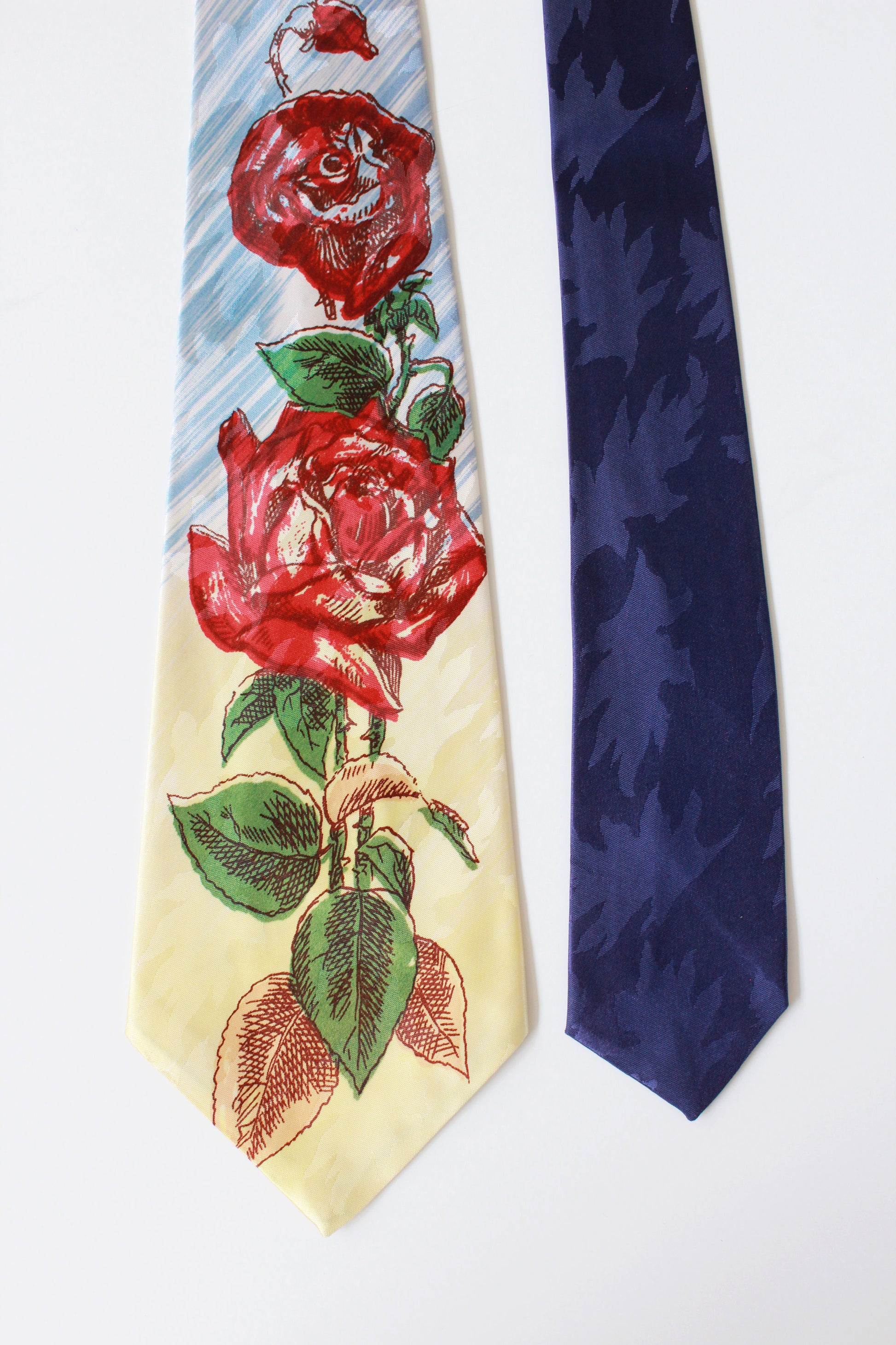 Vintage Late 1940s/Early 1950s Blue Red Rose Rayon Hand Painted Tie