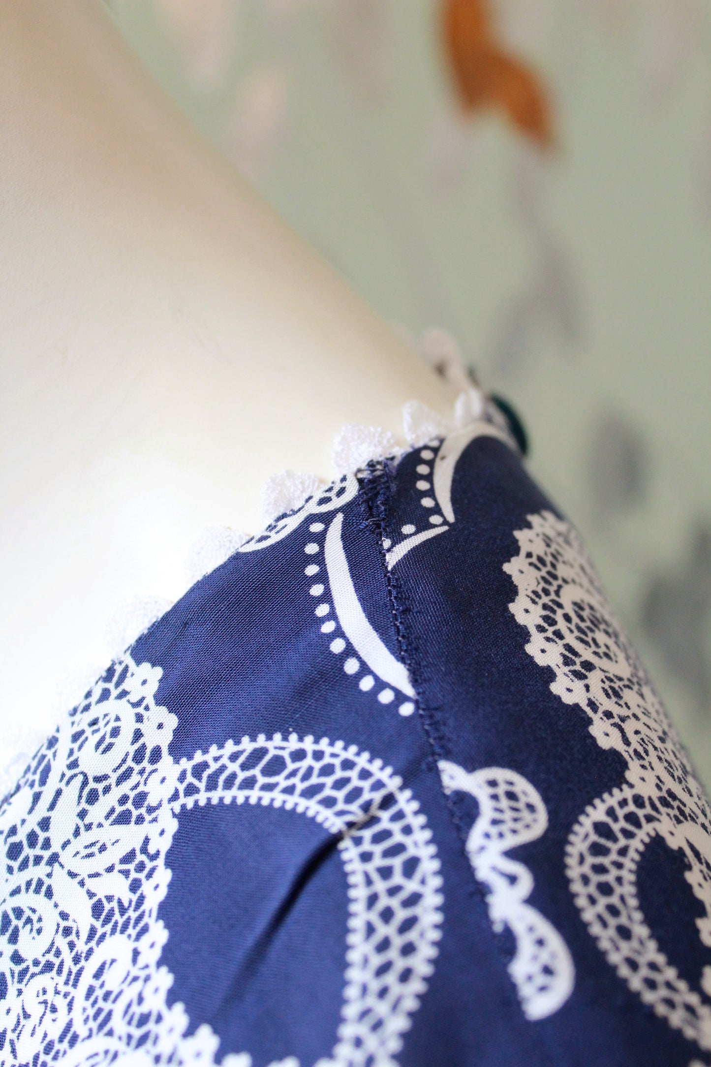 1940s Blue Dress With White Lace And Bow Novelty Print, Medium 