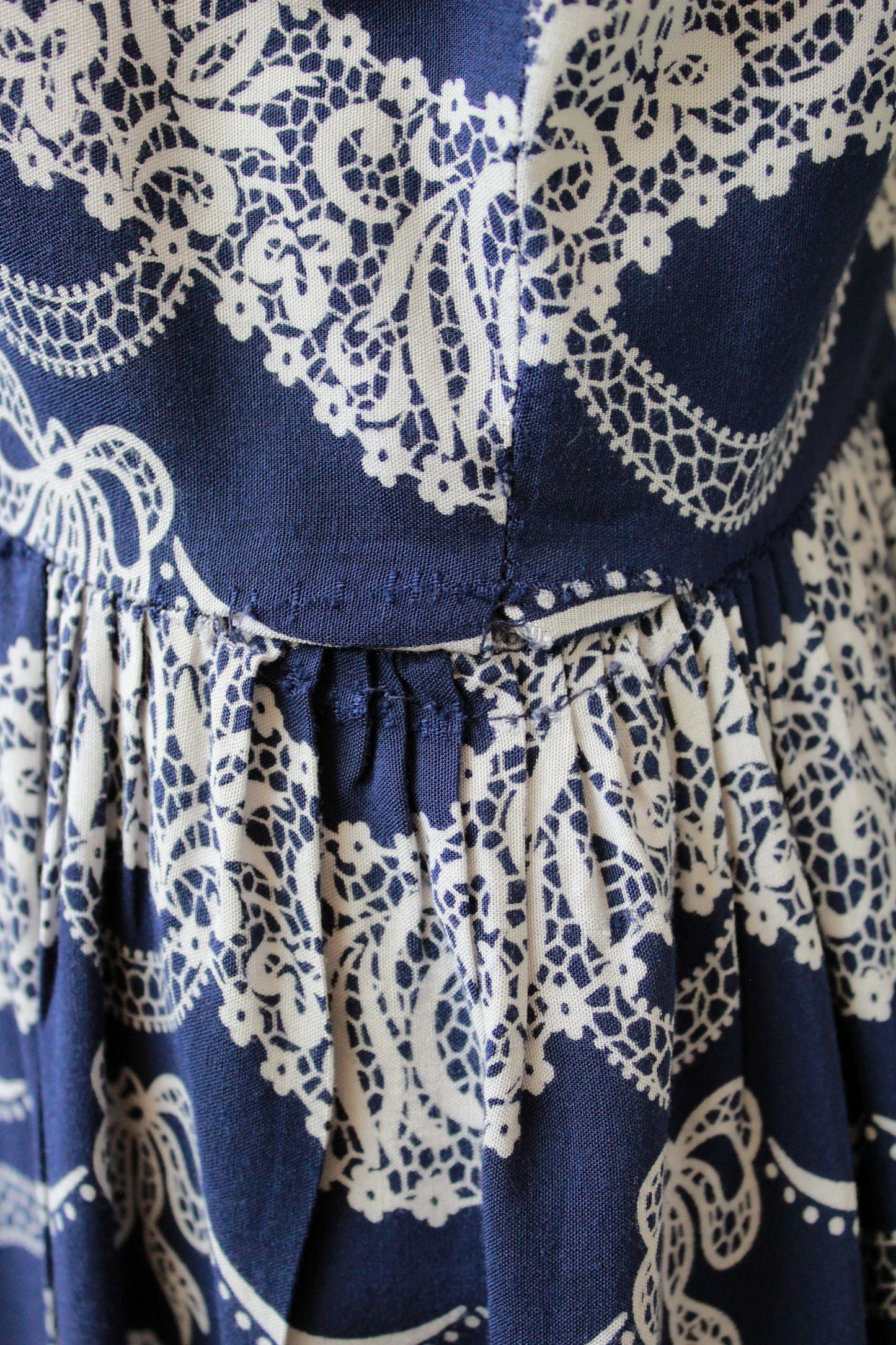 1940s Blue Dress With White Lace And Bow Novelty Print, Medium 
