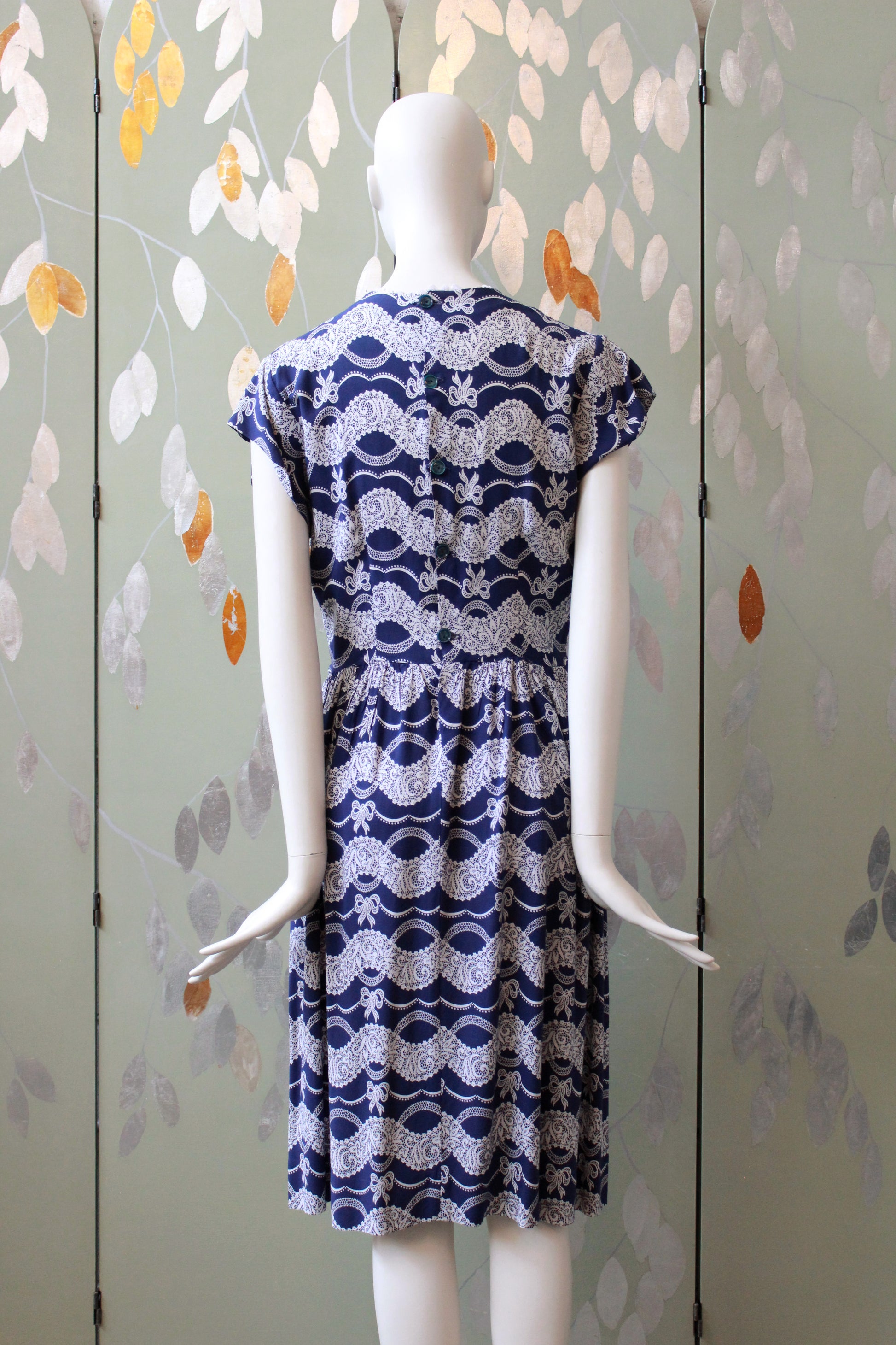 1940s Blue Dress With White Lace And Bow Novelty Print, Medium 