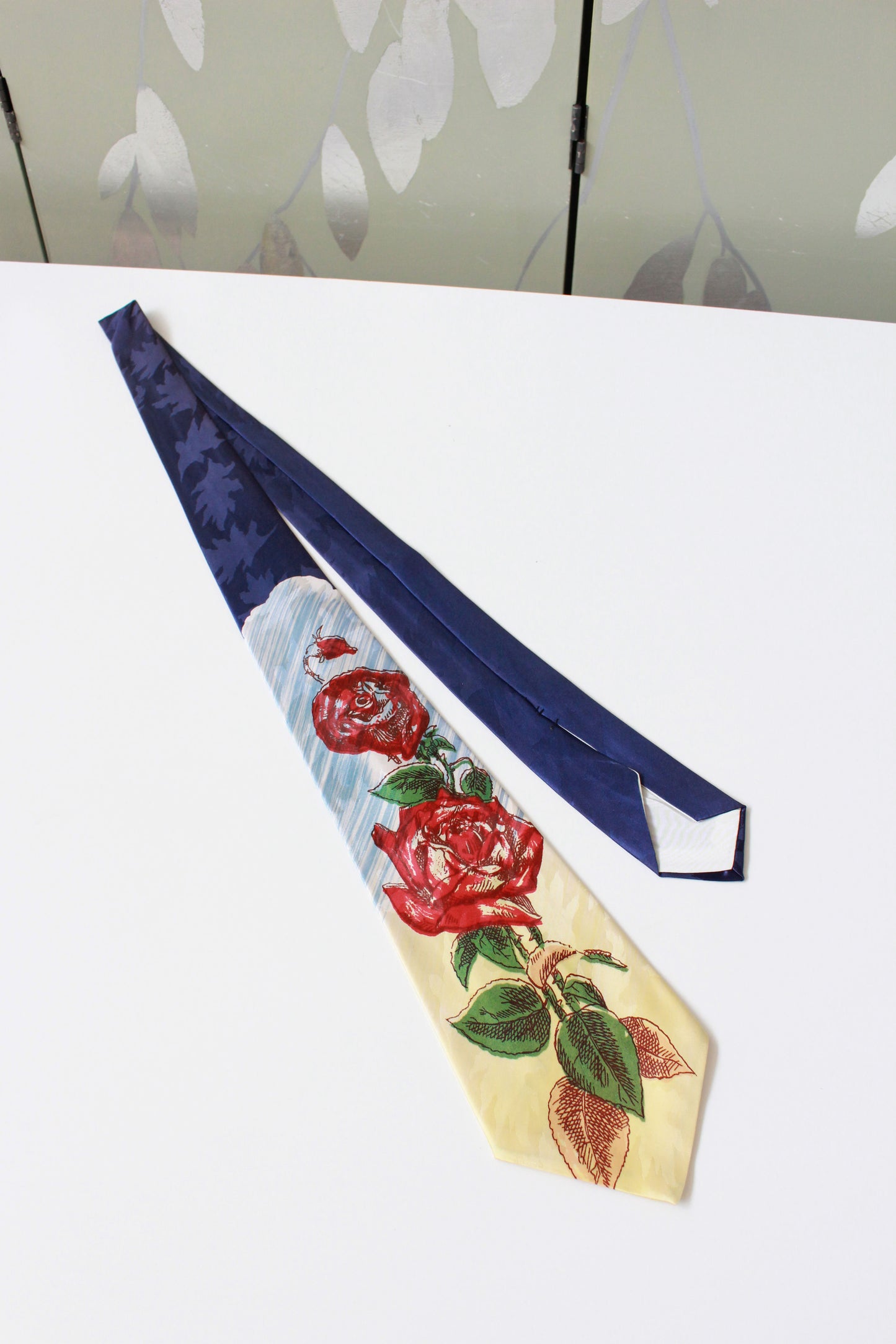 Vintage Late 1940s/Early 1950s Blue Red Rose Rayon Hand Painted Tie