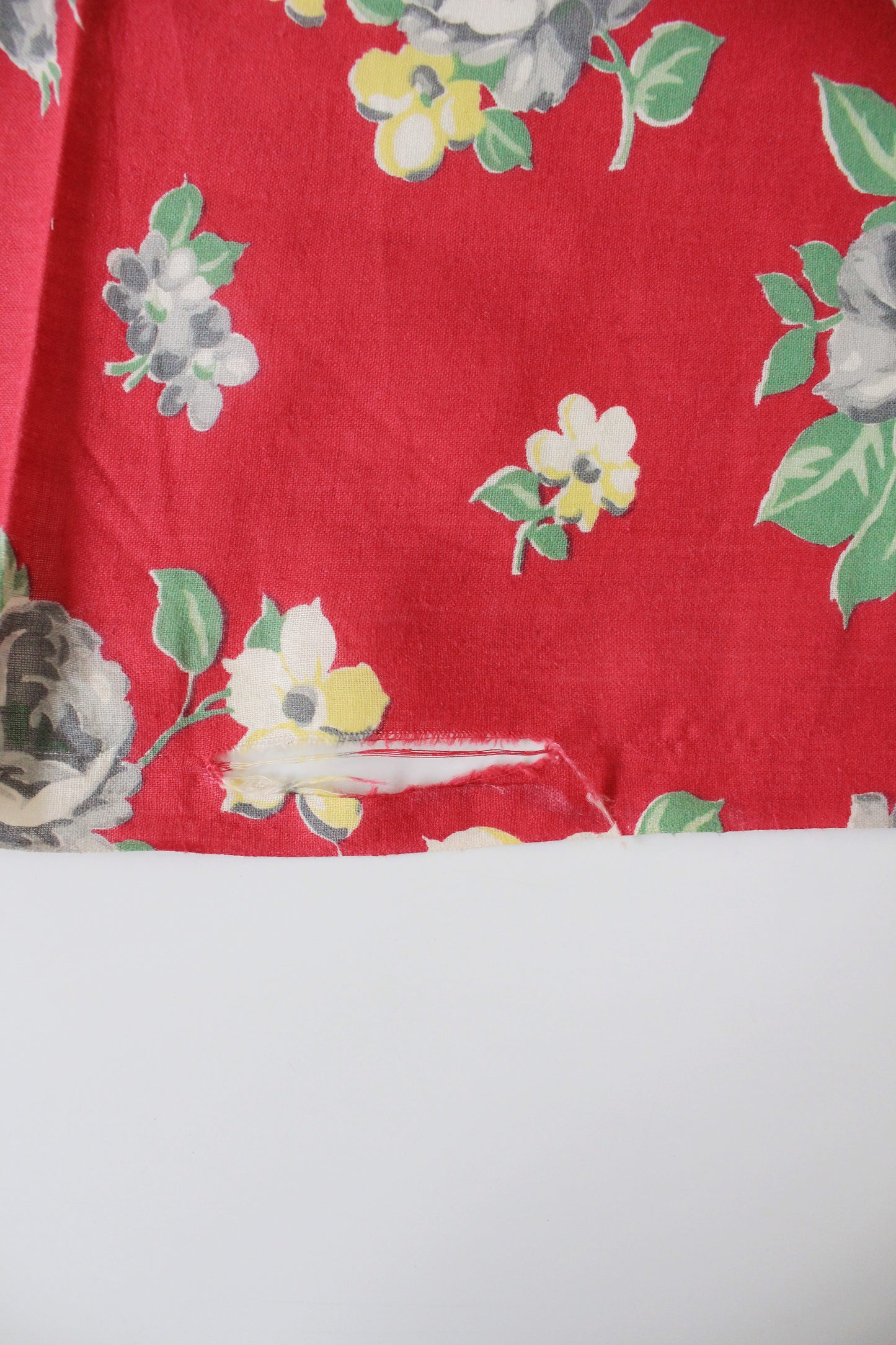 1950s Deep Pink With Yellow And Grey Flower Cotton Sewing Fabric, 5 Yards