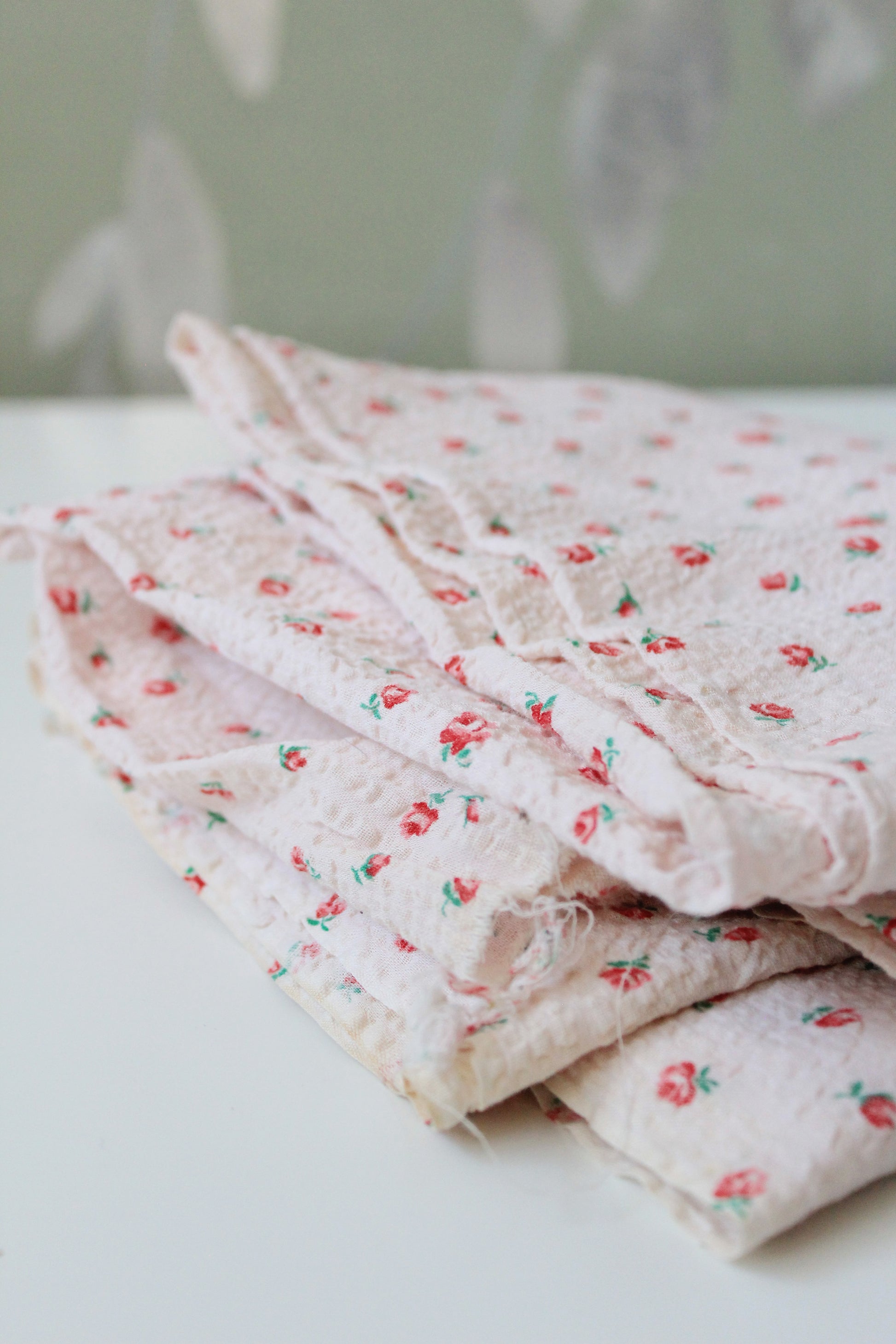 1950s Light Pink Ditsy Flower Cotton Sewing Fabric, 2.9 Yards
