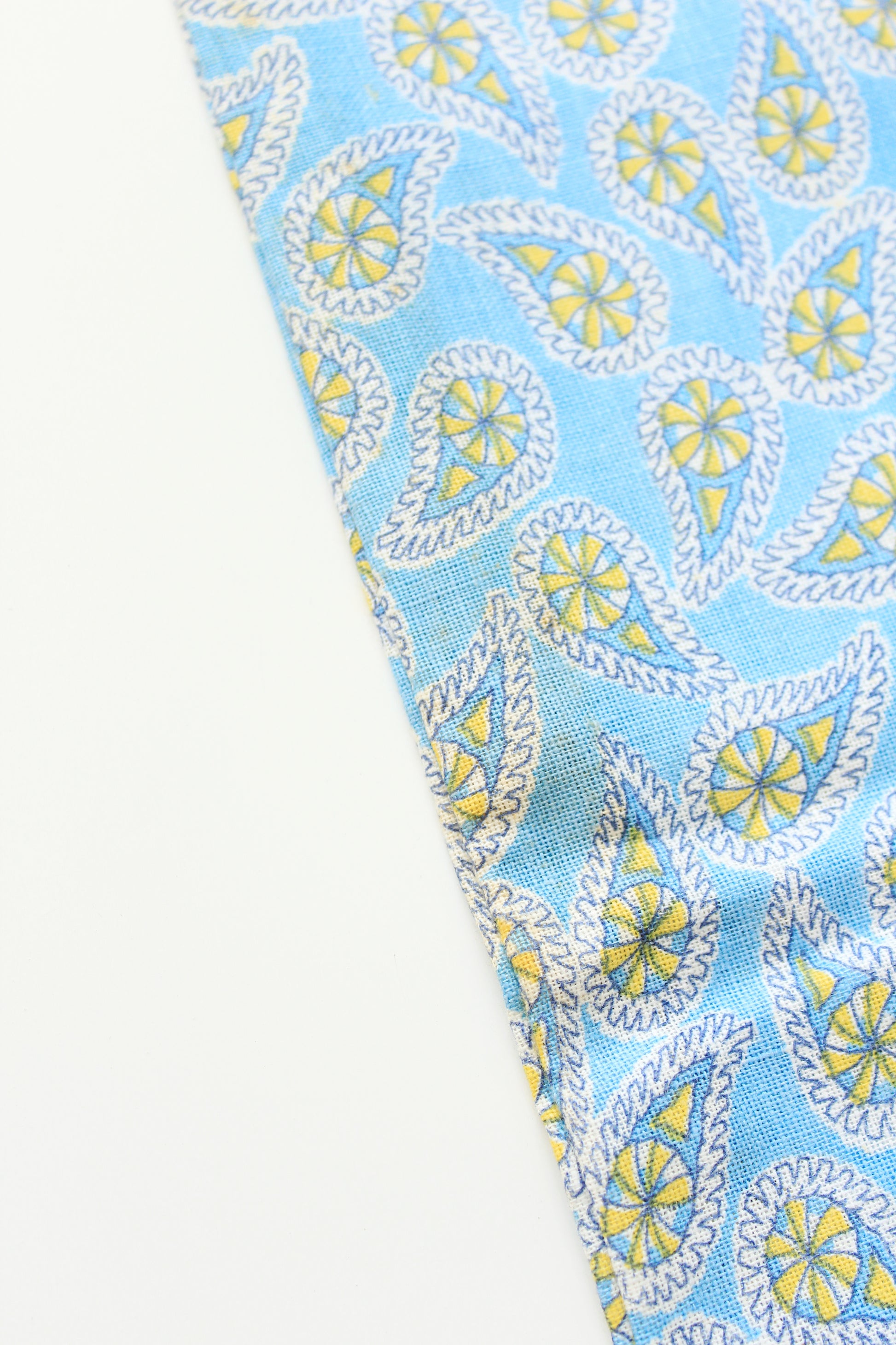 1940s Light Blue And Yellow Paisley Feedsack, Vintage Summer Sewing/Quilting Fabric