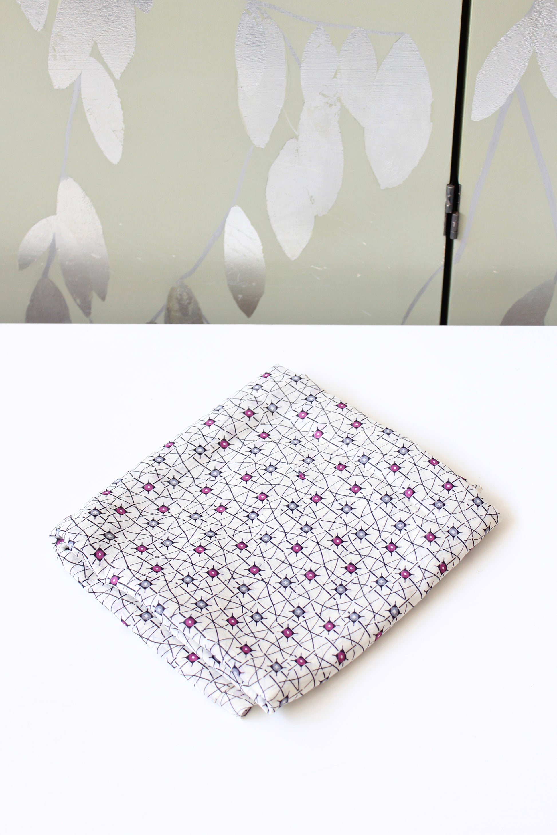 1940s White Abstract Purple And Grey Burst  Print Rayon Sewing Fabric, 3.6 Yards