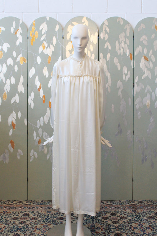 1970s Cream Lace Trim Long Sleeve Satin Robe, Small