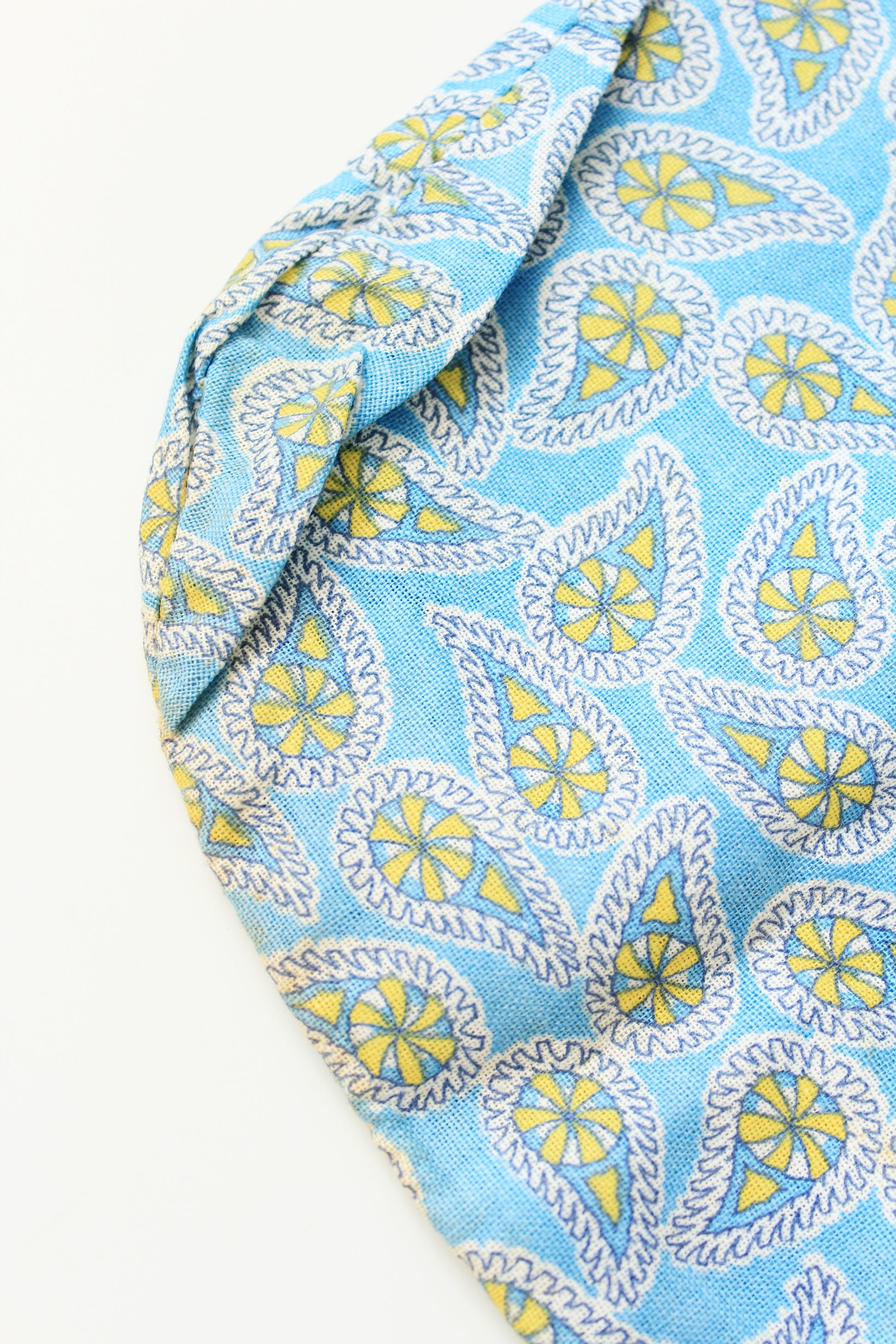 1940s Light Blue And Yellow Paisley Feedsack, Vintage Summer Sewing/Quilting Fabric