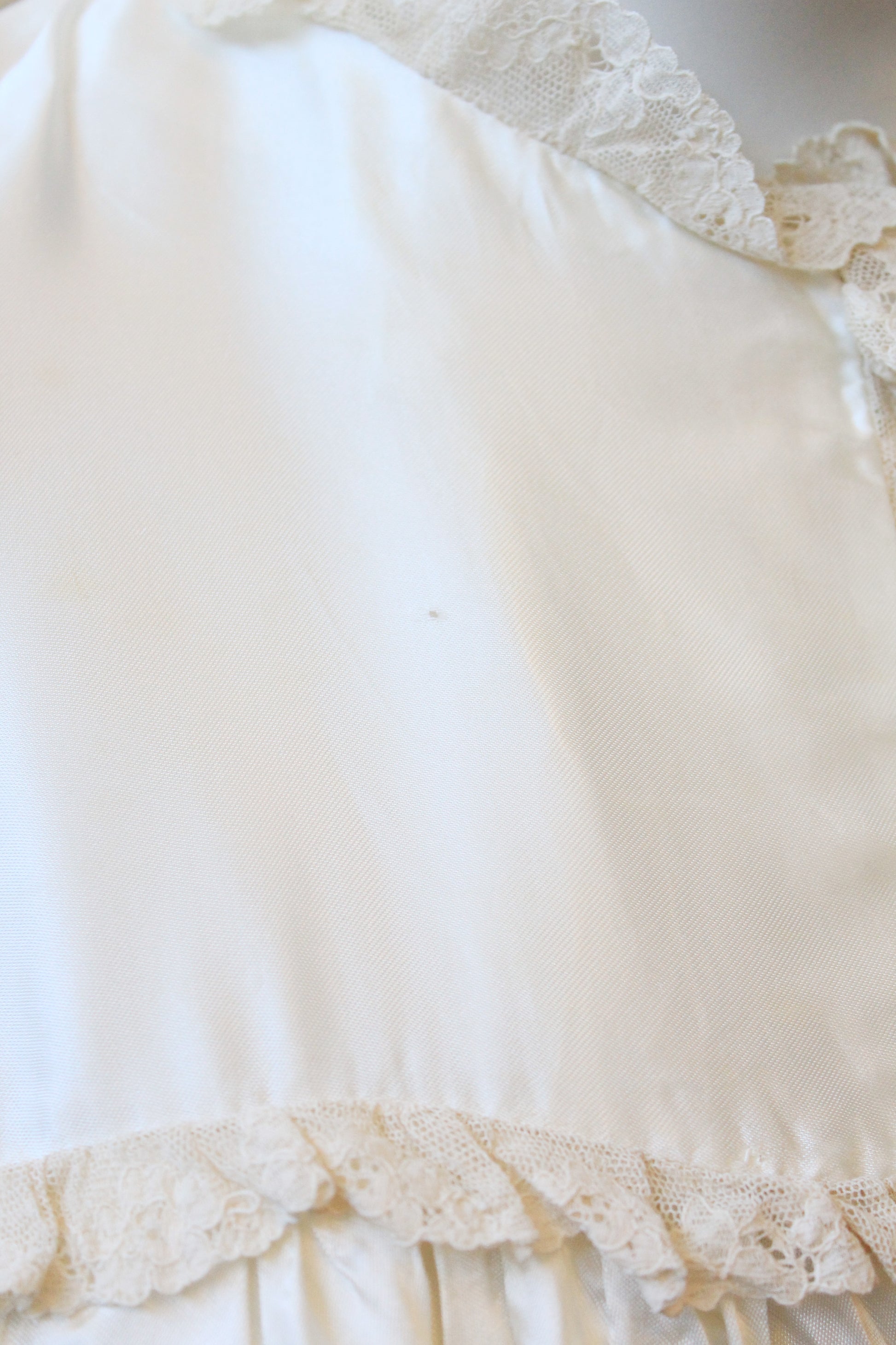 1970s Cream Lace Trim Long Sleeve Satin Robe, Small