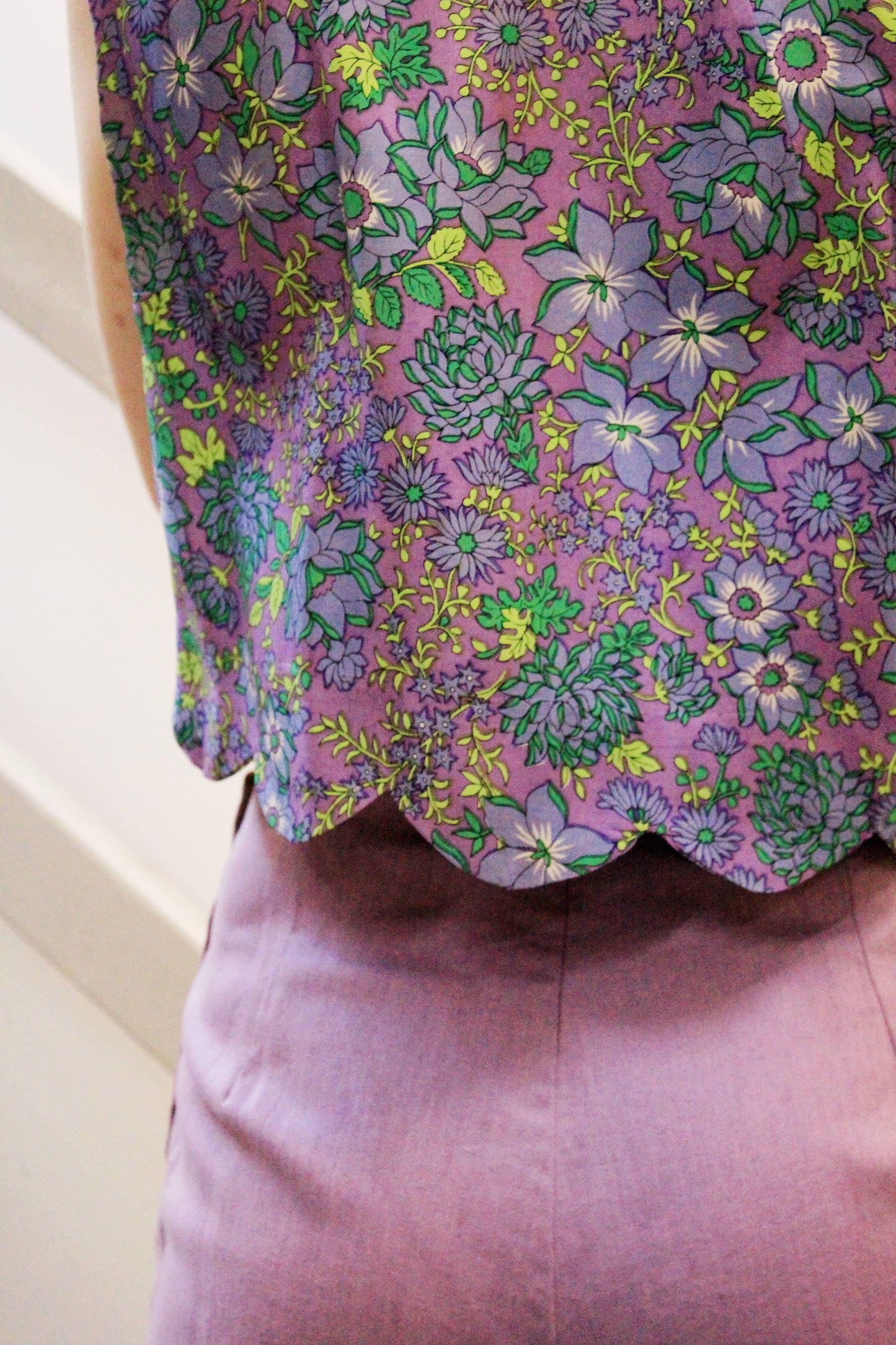 Vintage 1960s Purple and Green Floral Print Satin Sleeveless Cropped Top, Large