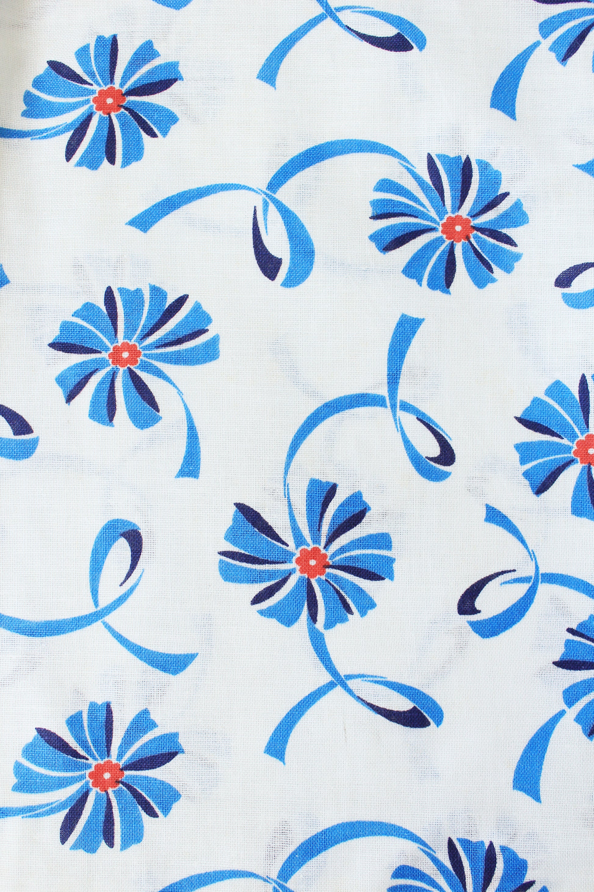 1940s Blue And White Floral Feedsack With Ribbon Illustration, Vintage Summer Sewing/Quilting Fabric