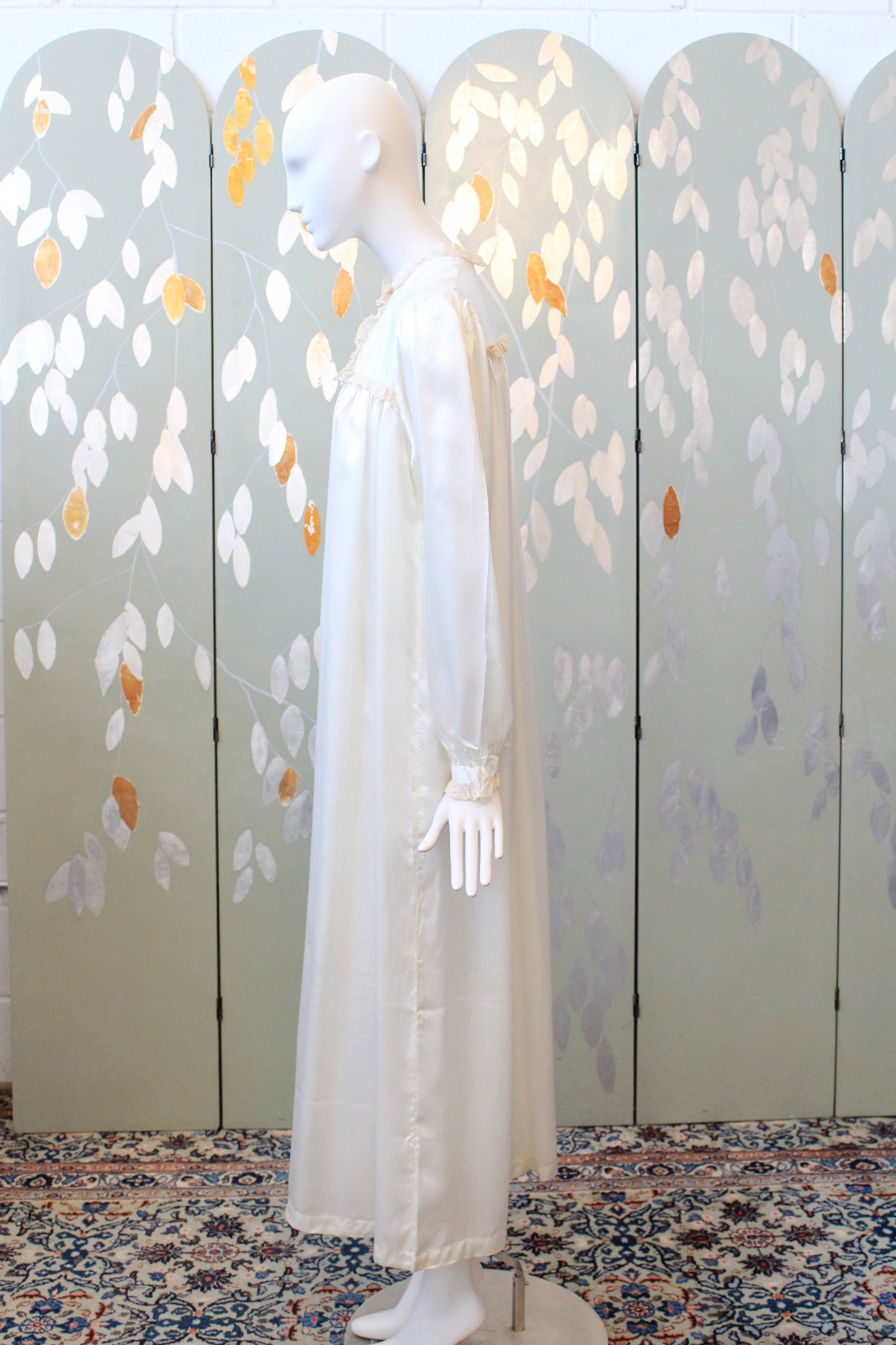 1970s Cream Lace Trim Long Sleeve Satin Robe, Small