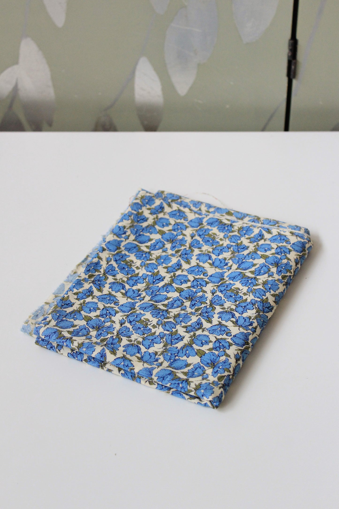 1950s Blue Illustrated Flowers Cotton Sewing Fabric, 1.5 Yards