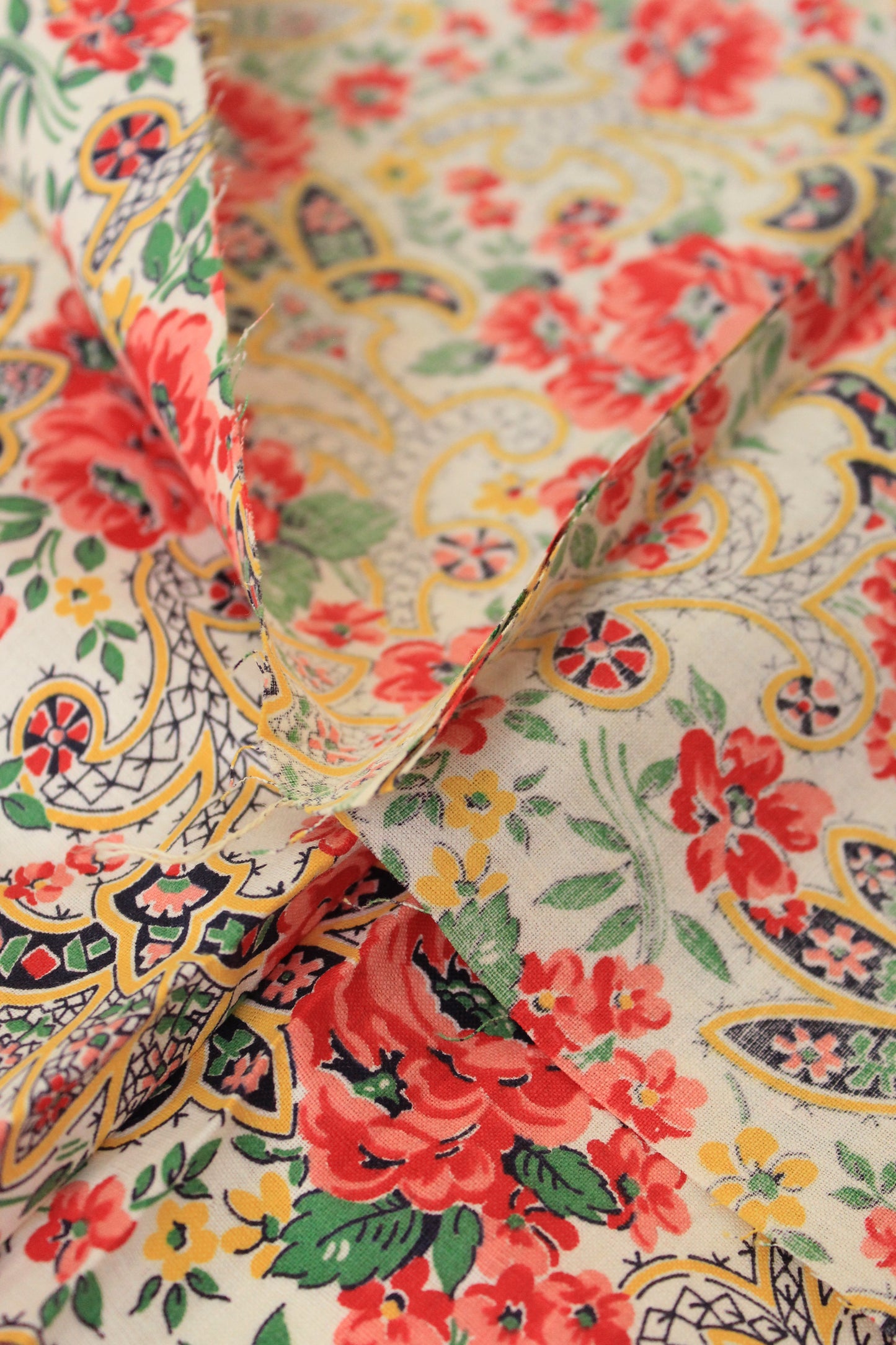 1950s White Red/Yellow/Green Paisley And Floral Print Cotton Sewing Fabric, 2.2 Yards