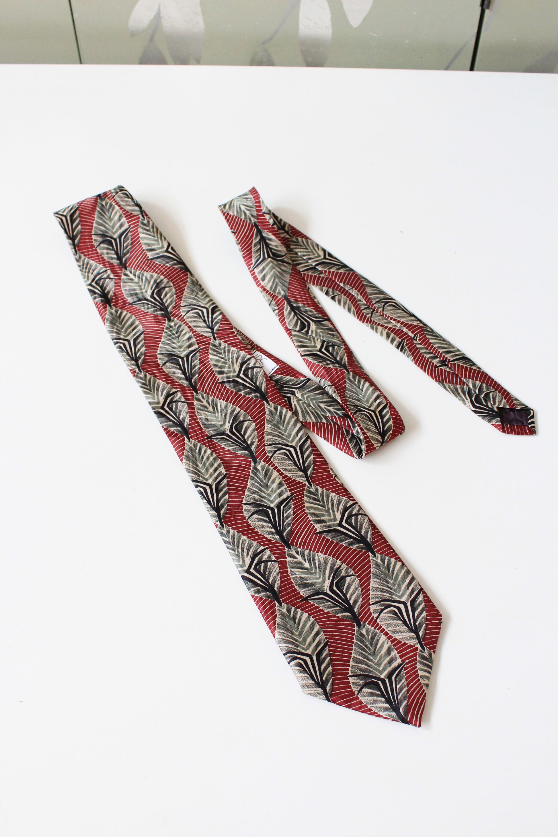 1990s Charvet Burgundy And Beige Leaf Silk Designer Tie 