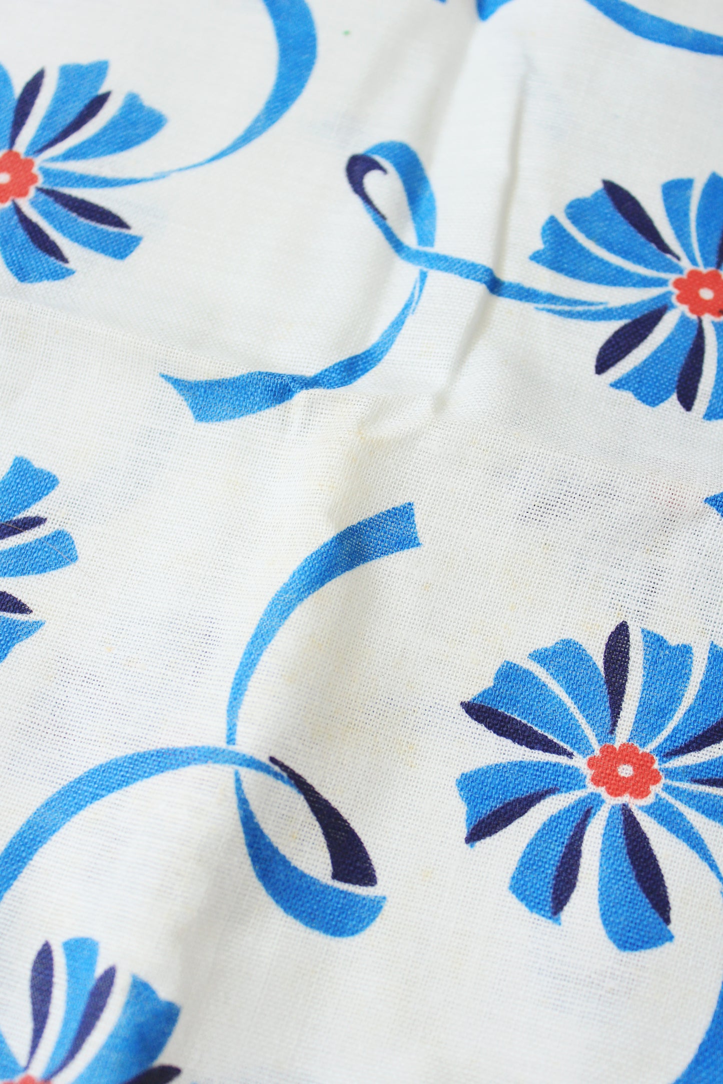 1940s Blue And White Floral Feedsack With Ribbon Illustration, Vintage Summer Sewing/Quilting Fabric