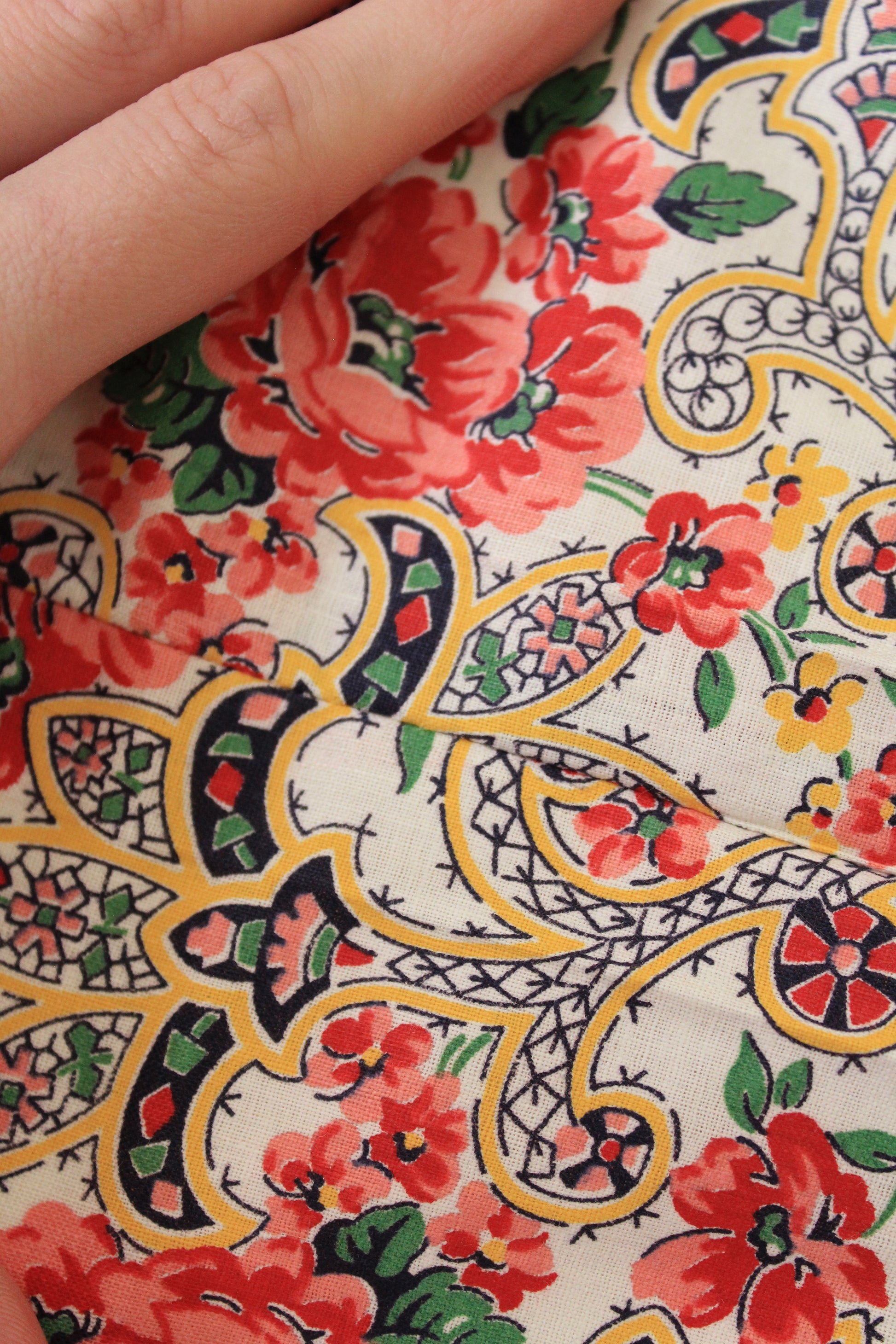 1950s White Red/Yellow/Green Paisley And Floral Print Cotton Sewing Fabric, 2.2 Yards