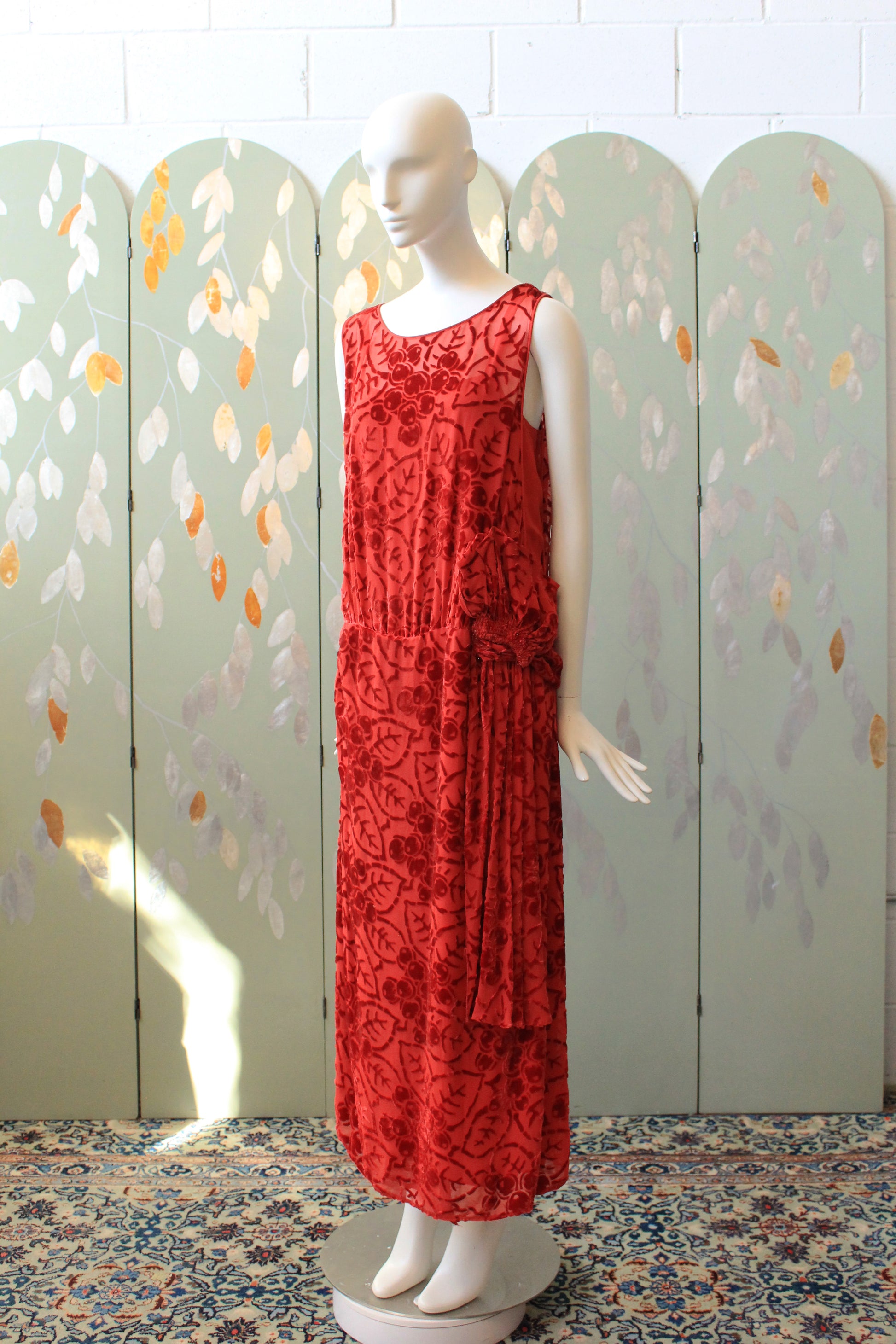 1920s Sleeveless Red Drop Waist Dress With Velvet Cranberries And Hip Detail, Small